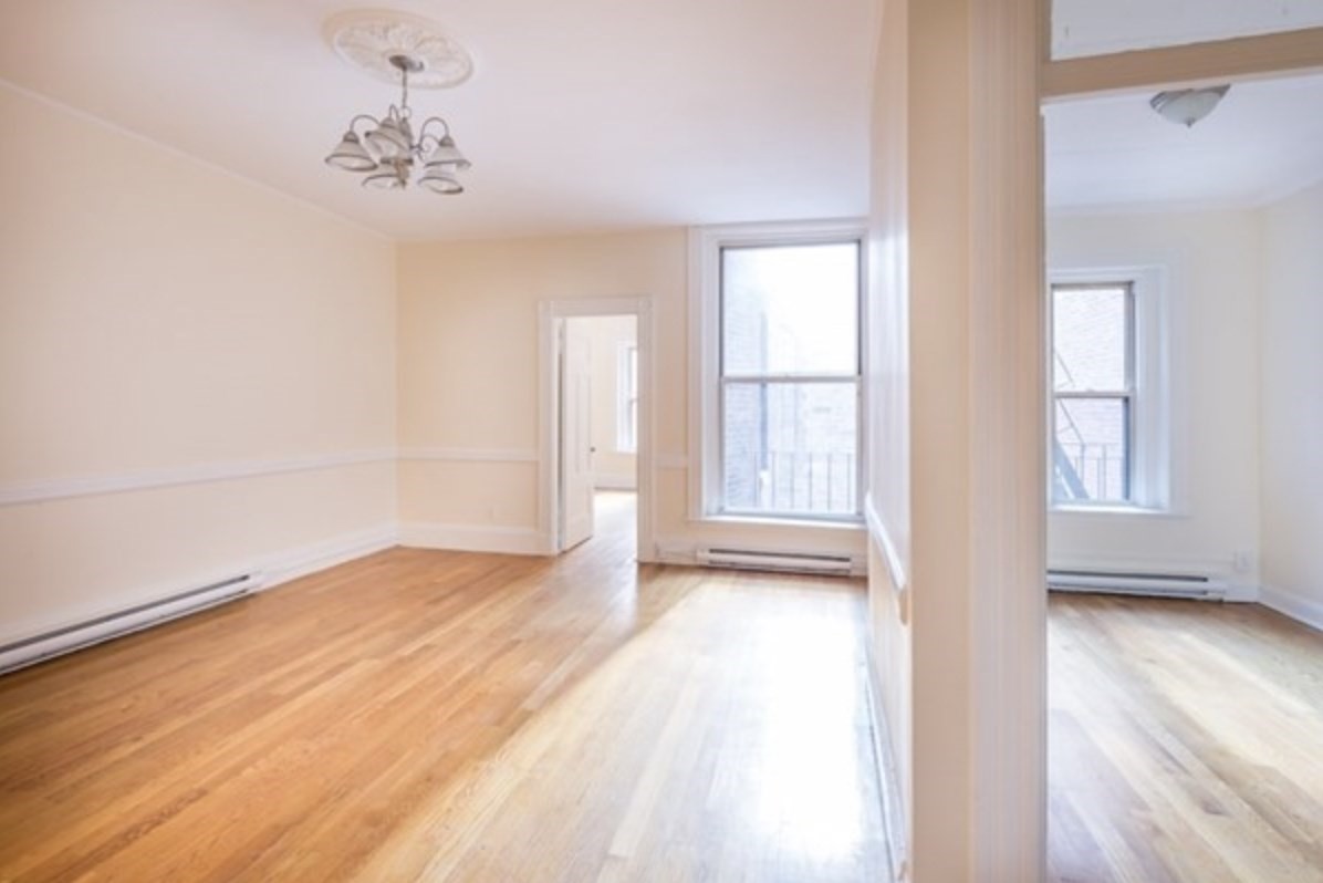 154 Newbury St 2Ar — photo