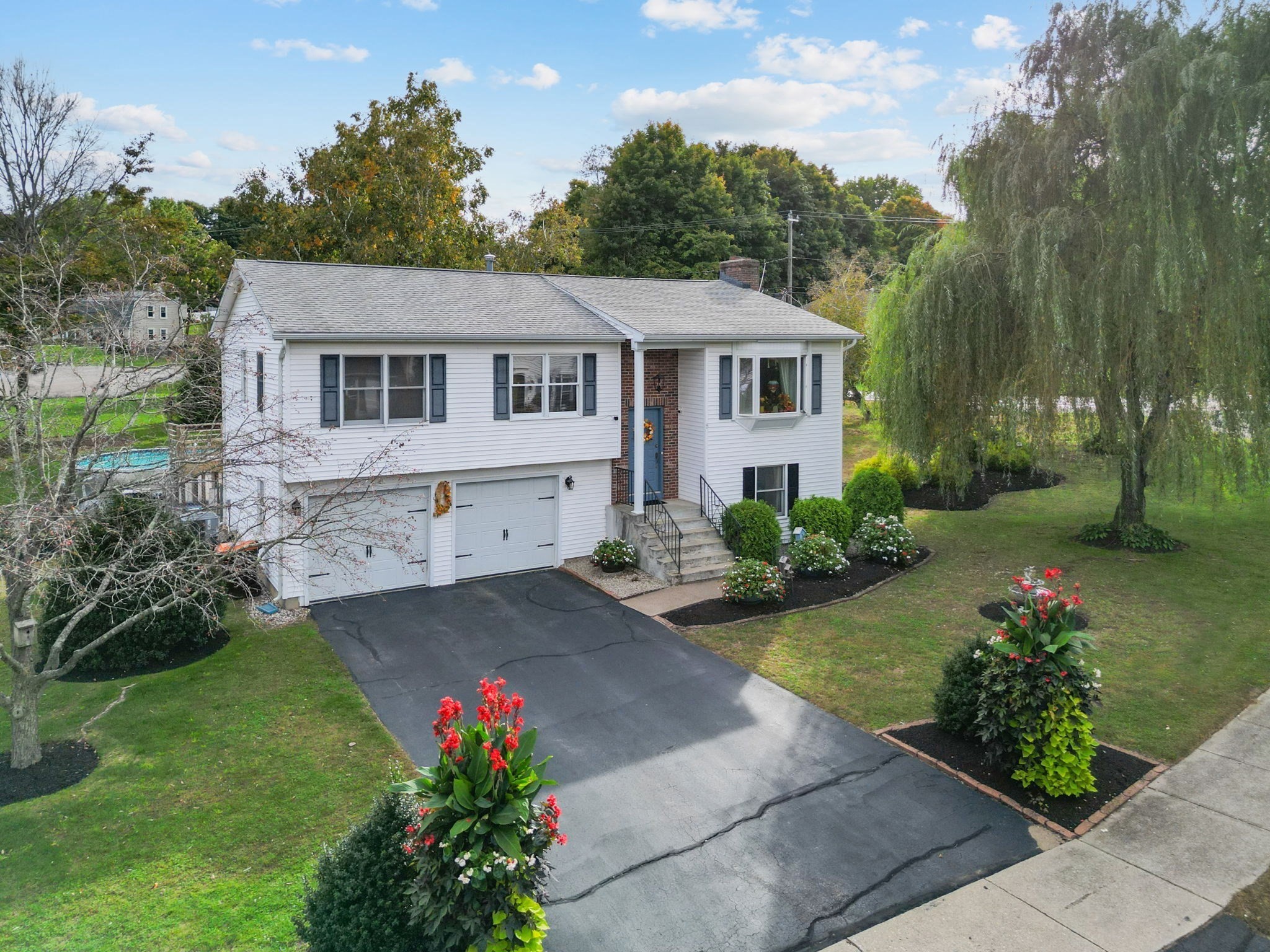 8 Oriole Dr — photo