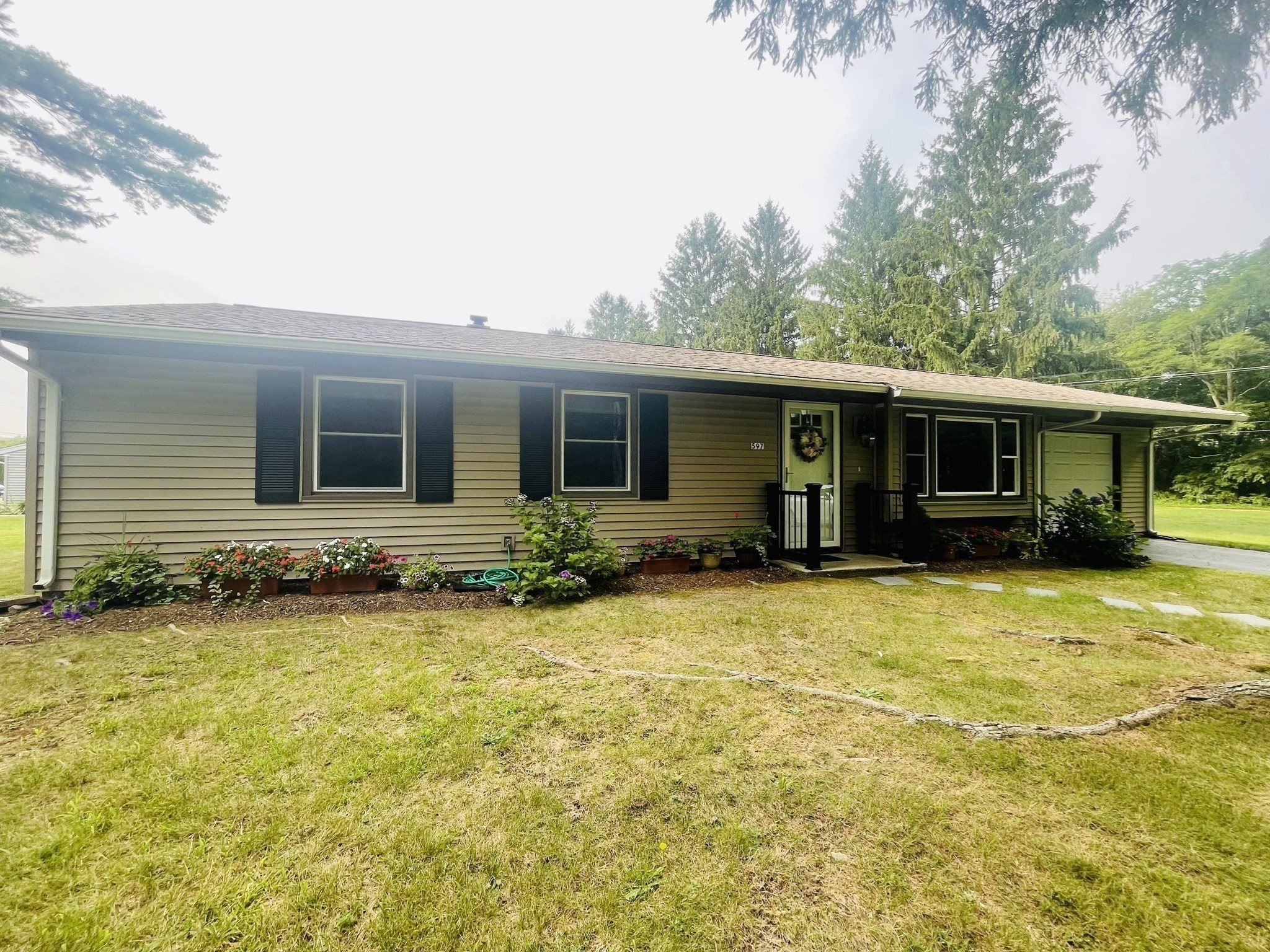 597 Old Warren Rd — photo