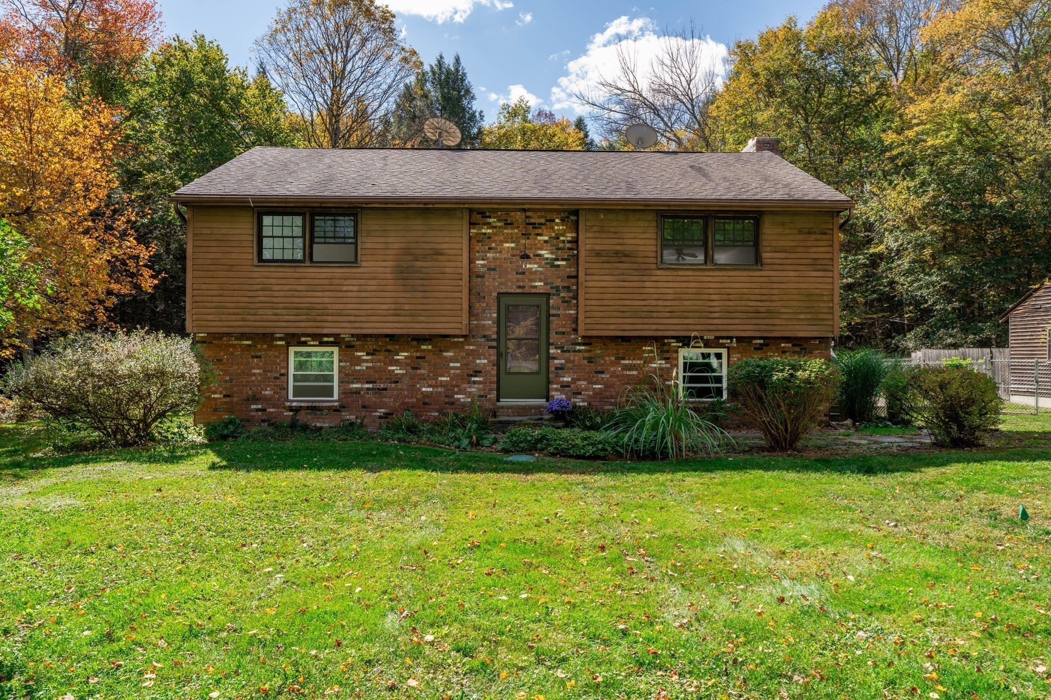 441 Dingle Rd — photo