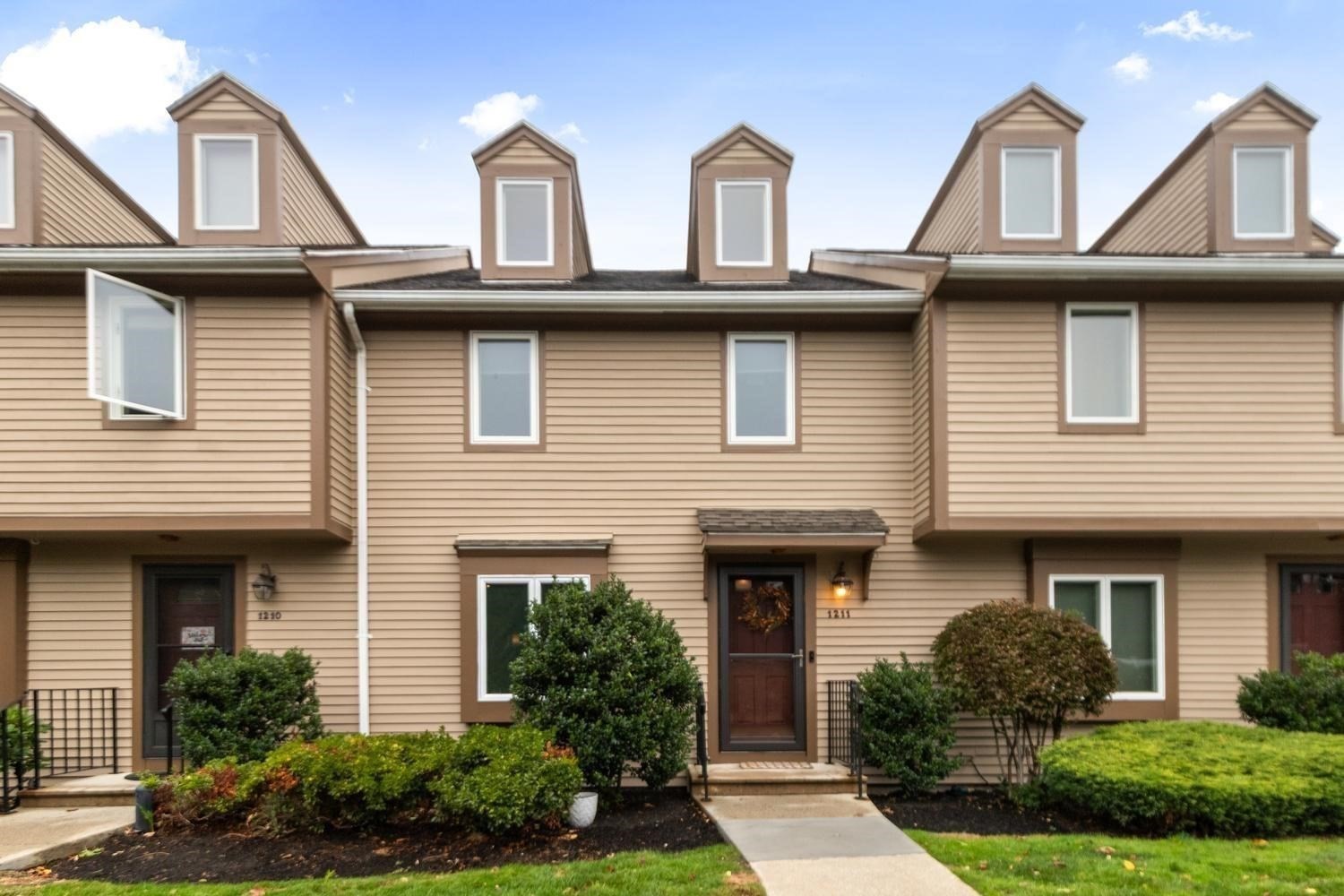 1211 Sheffield Way #1211 — photo