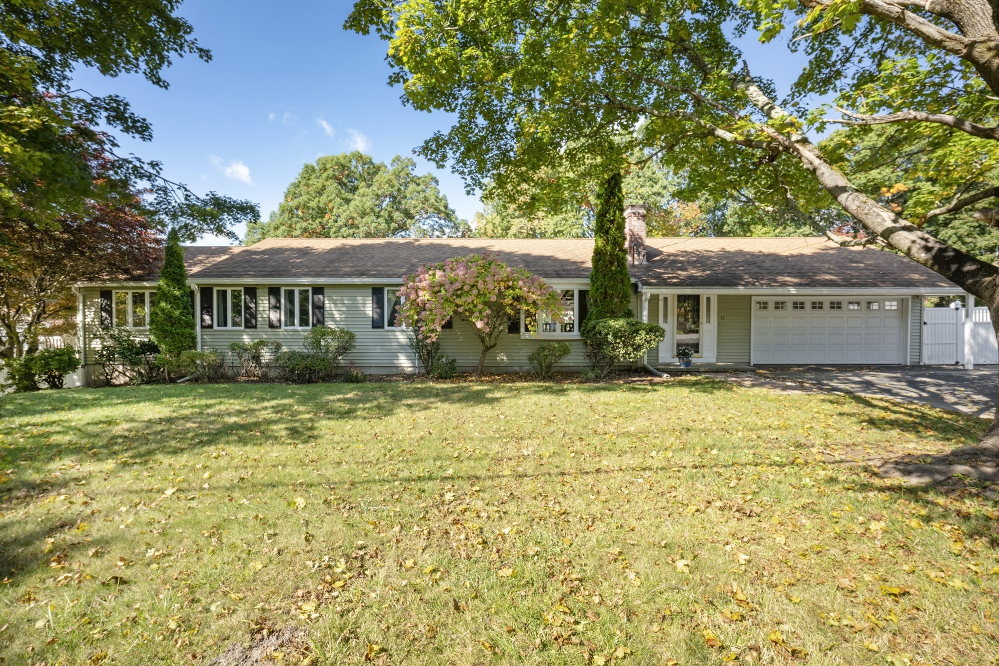 11 Carousel Dr — photo