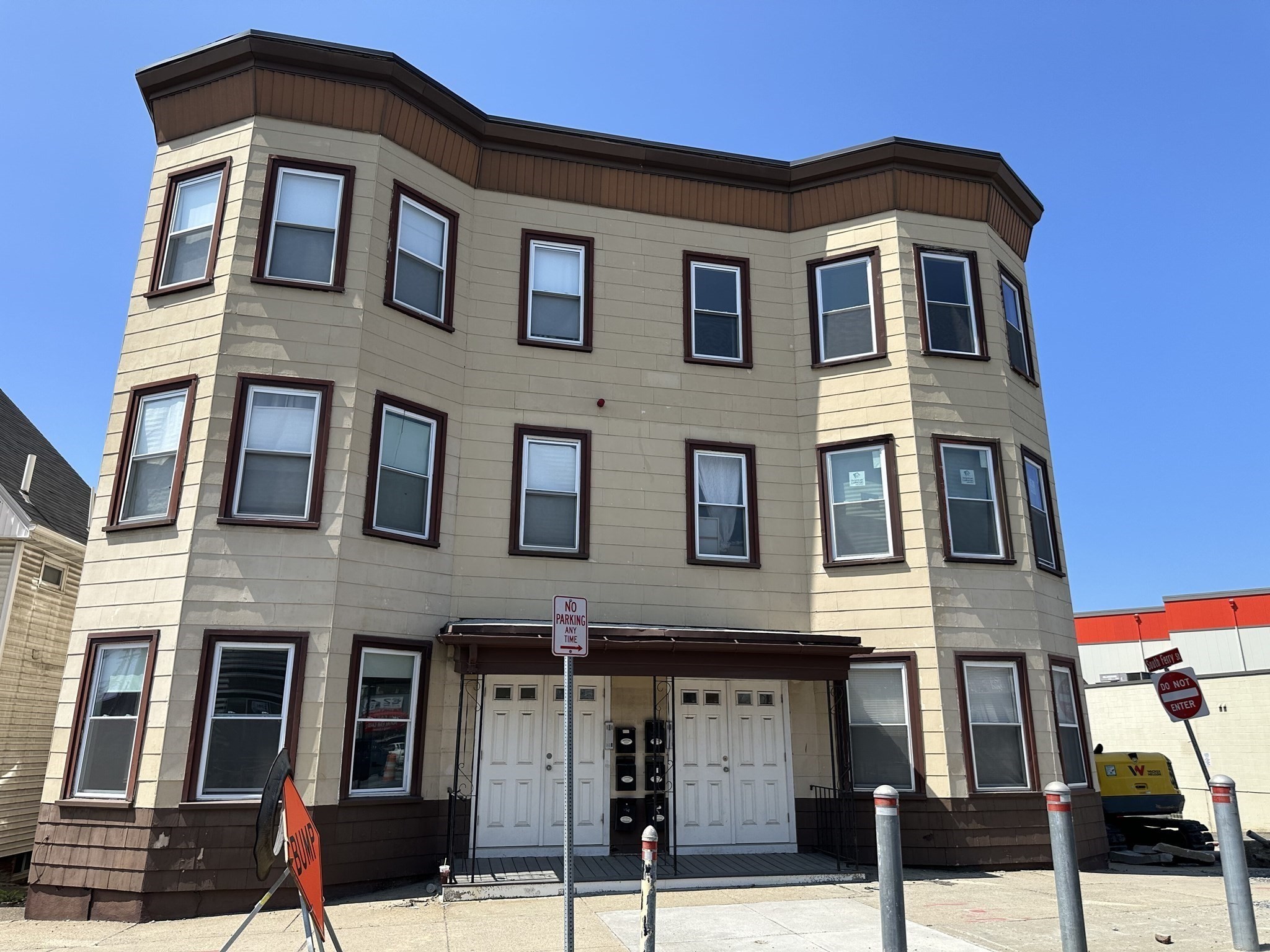 181 Chelsea St #1 — photo
