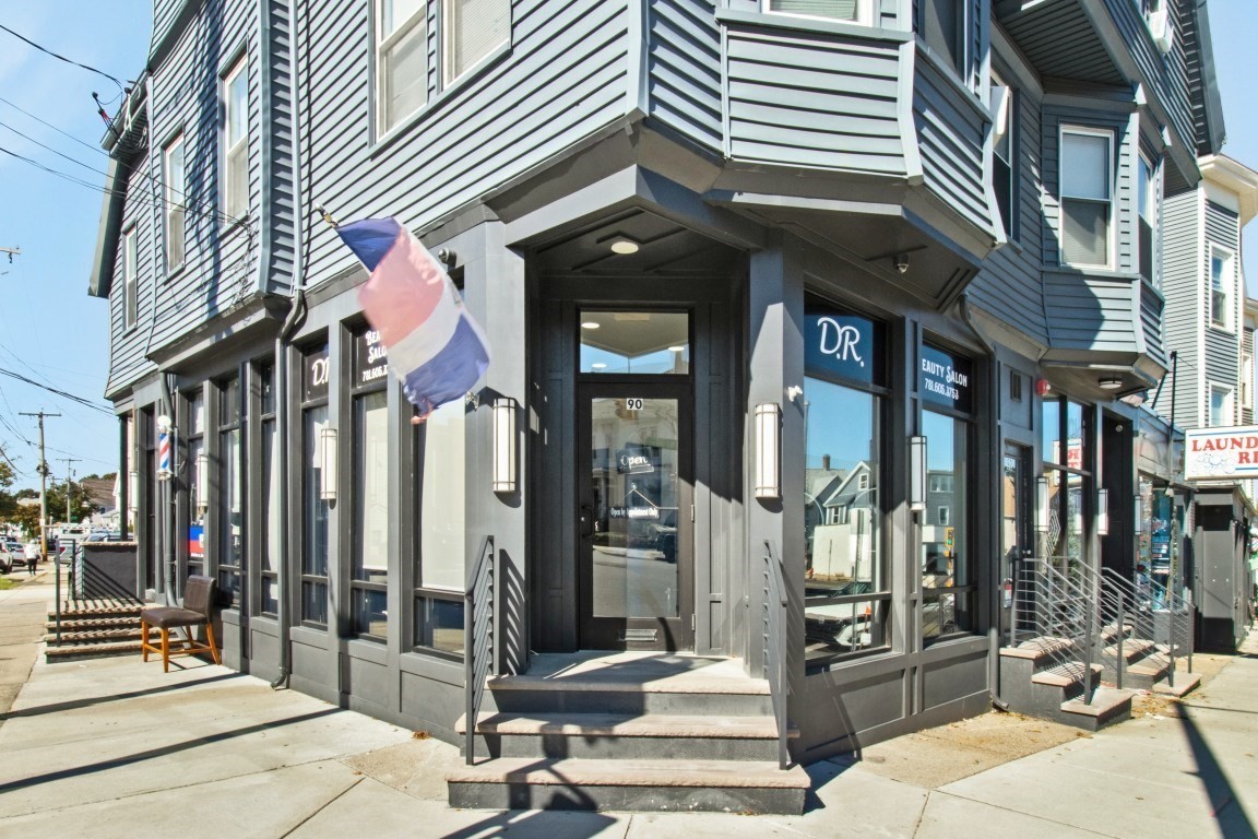 90 Main Street — photo