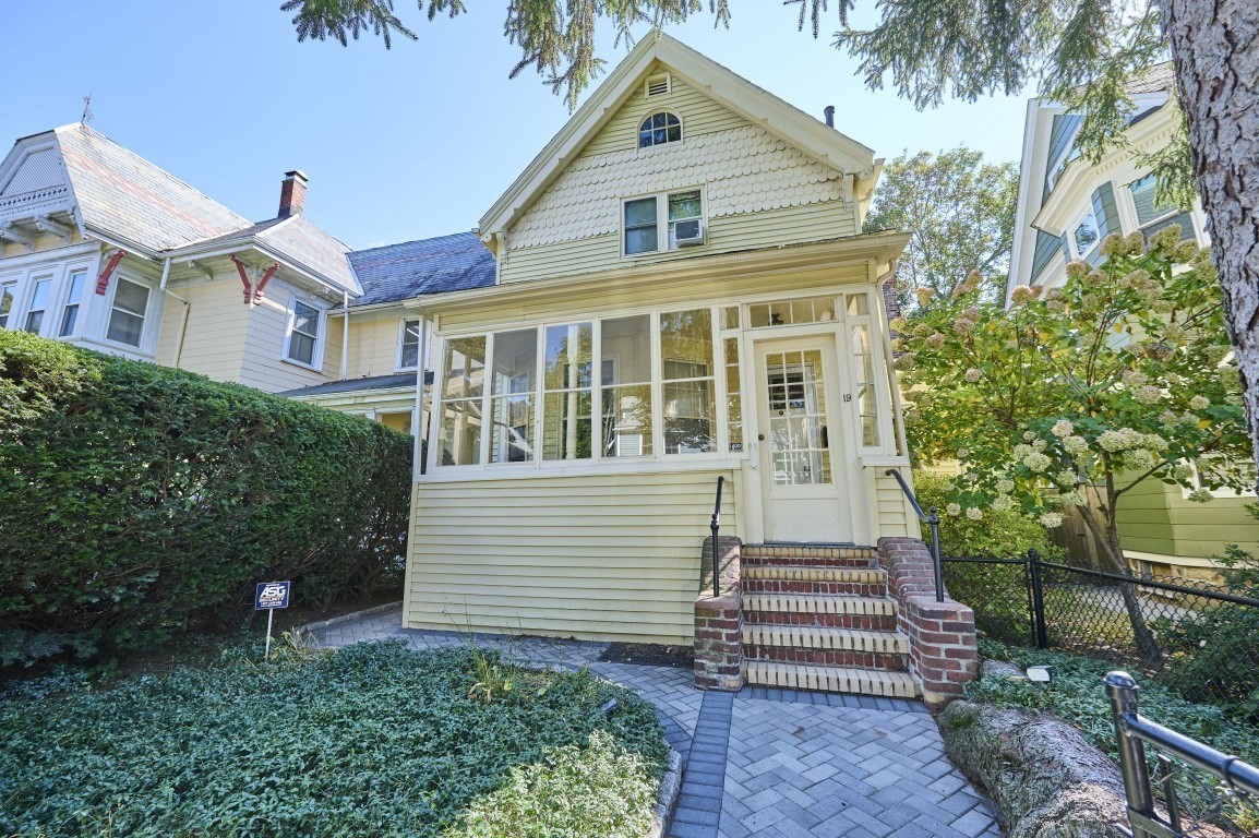 19 Brown Ave — photo