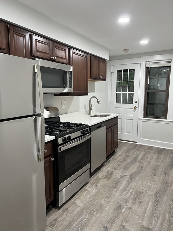 720 Winthrop Ave #4 — photo