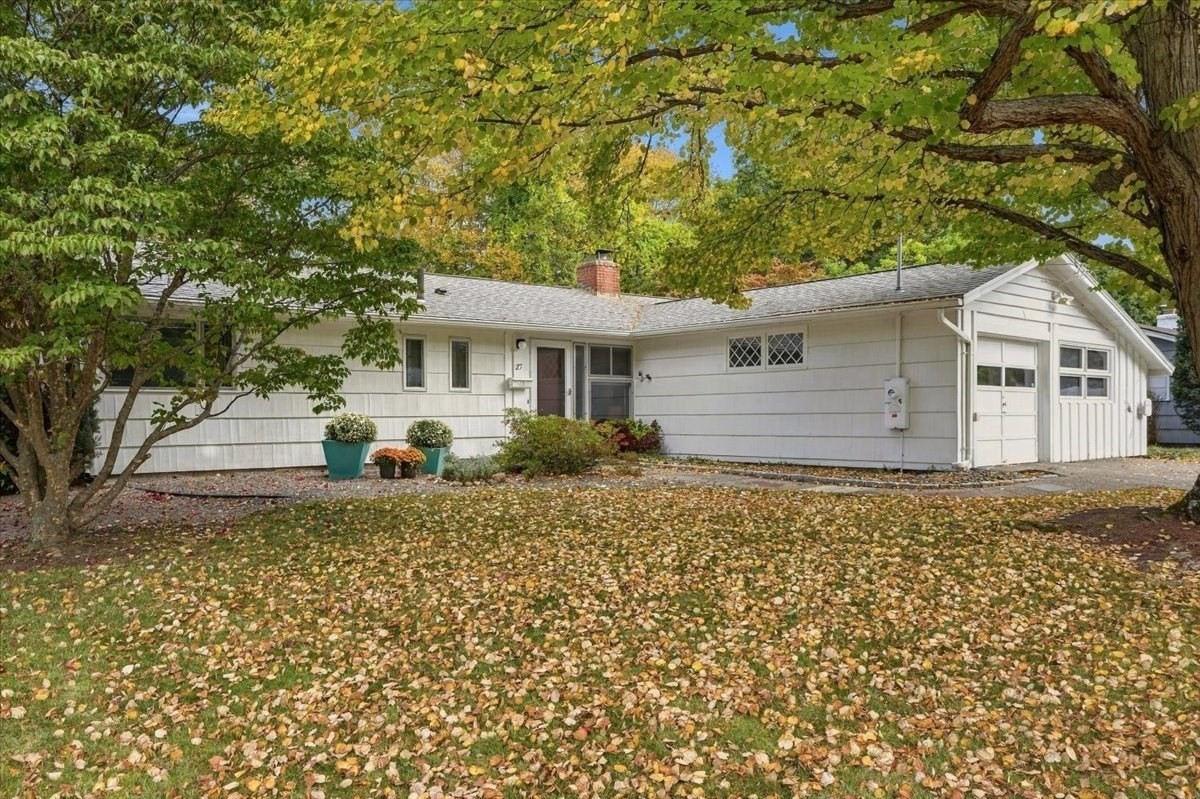 27 Ridgefield Dr — photo