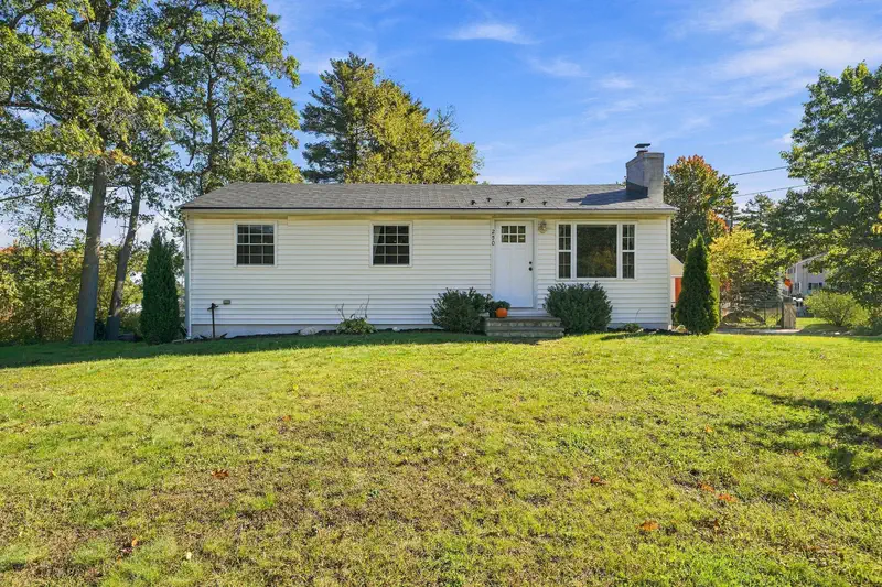 250 Lafayette Road — photo