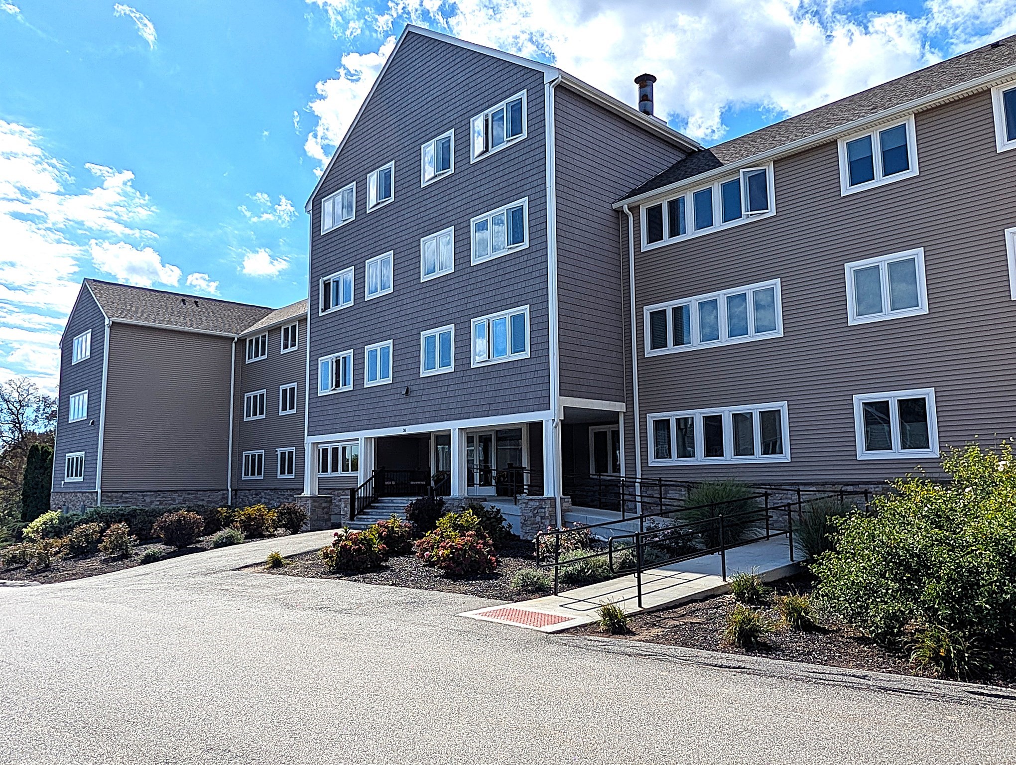 36 Dunham Rd #402 — photo