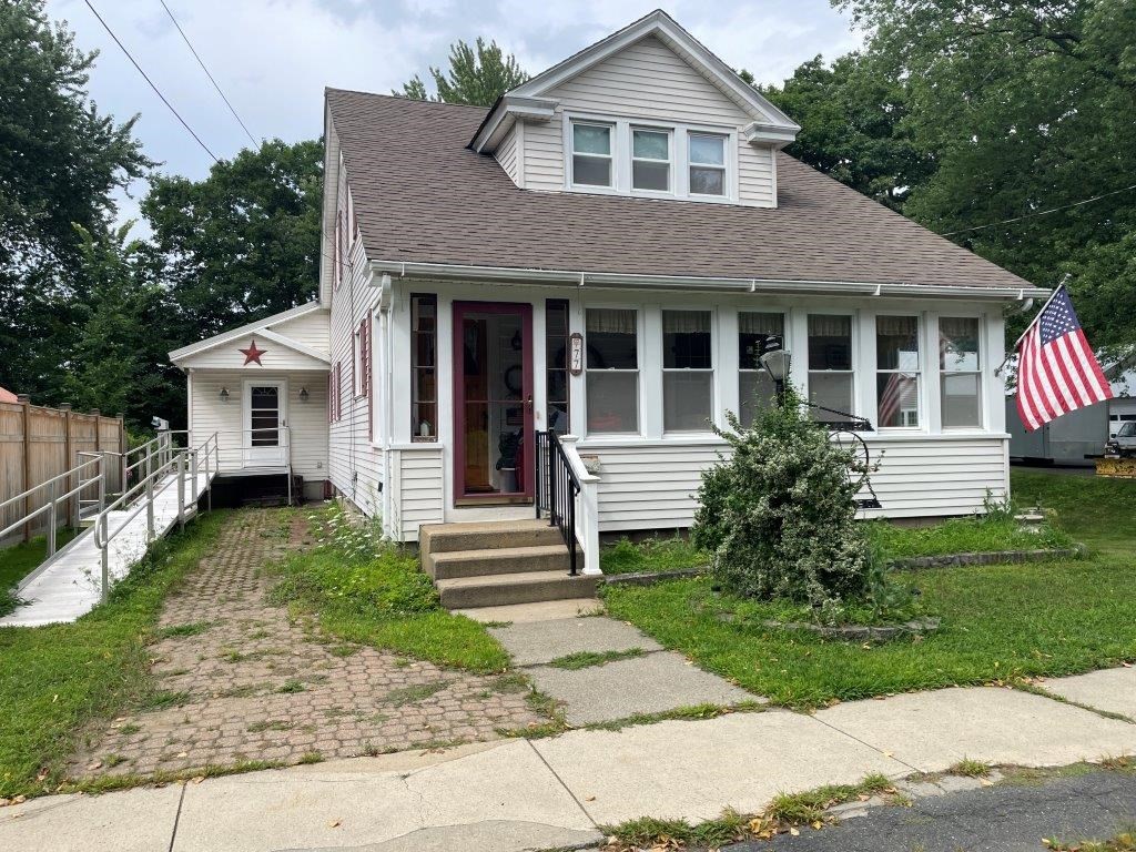 77 Newton — photo