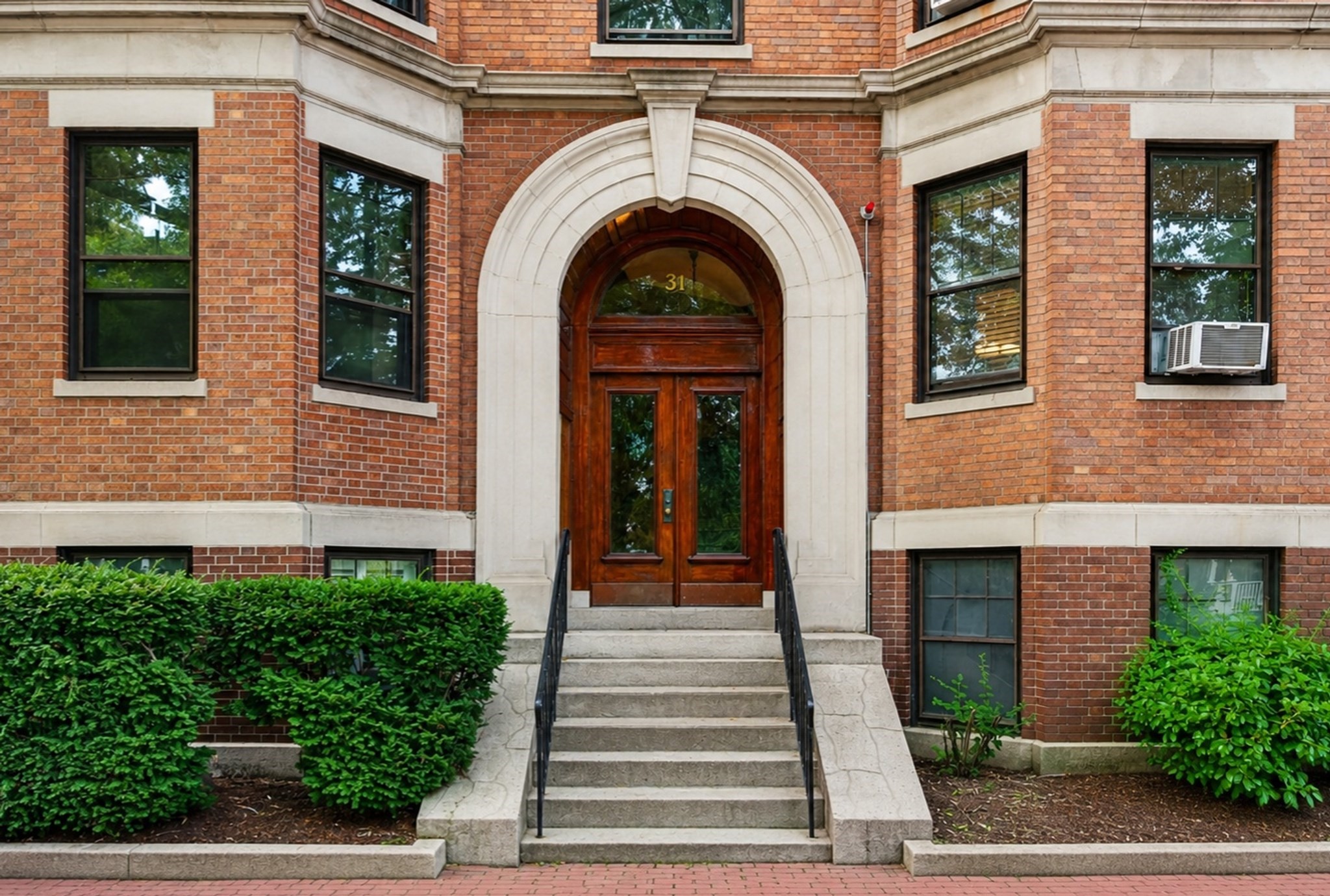 31 Linnaean St #2 — photo