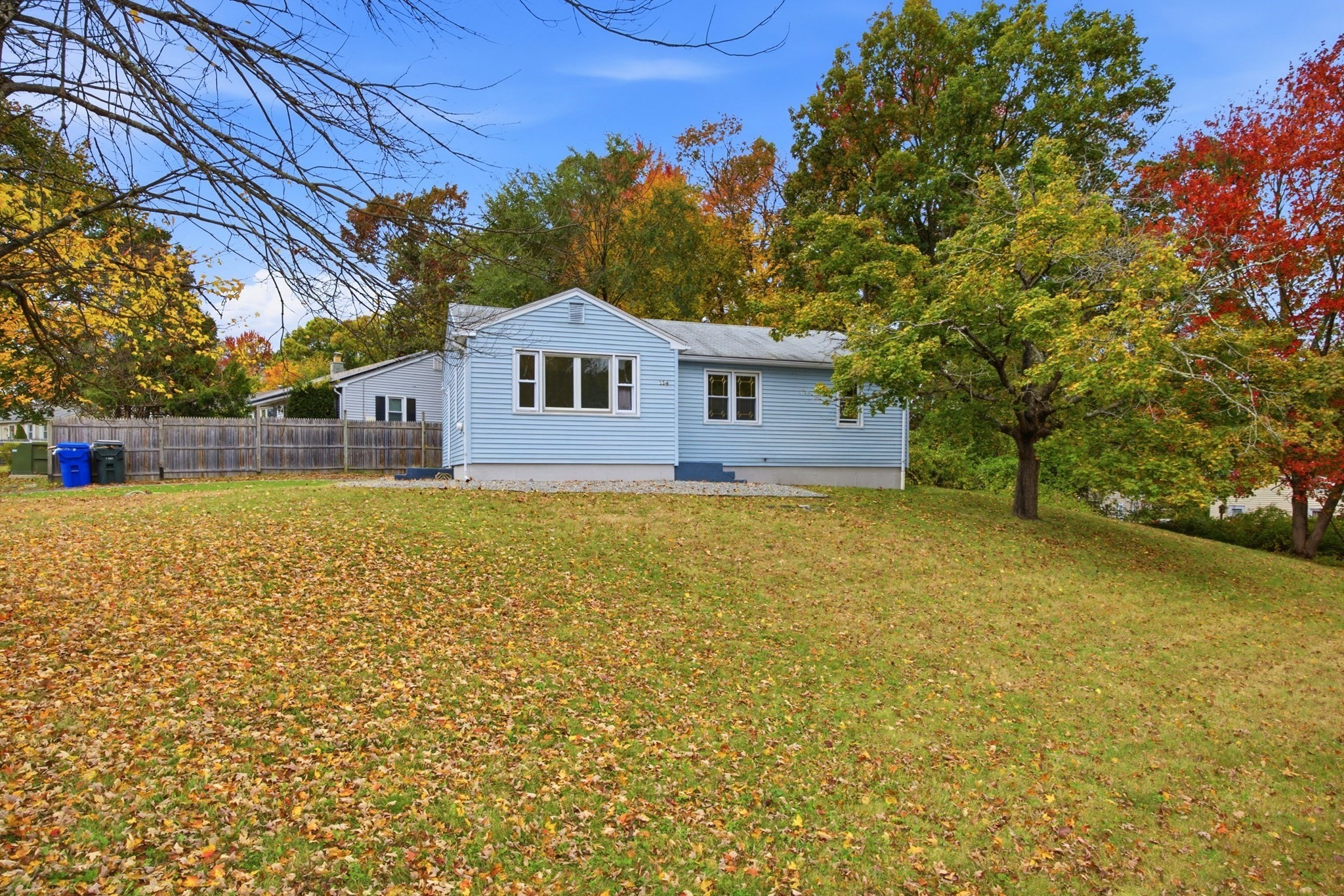 114 Leatherleaf Dr — photo