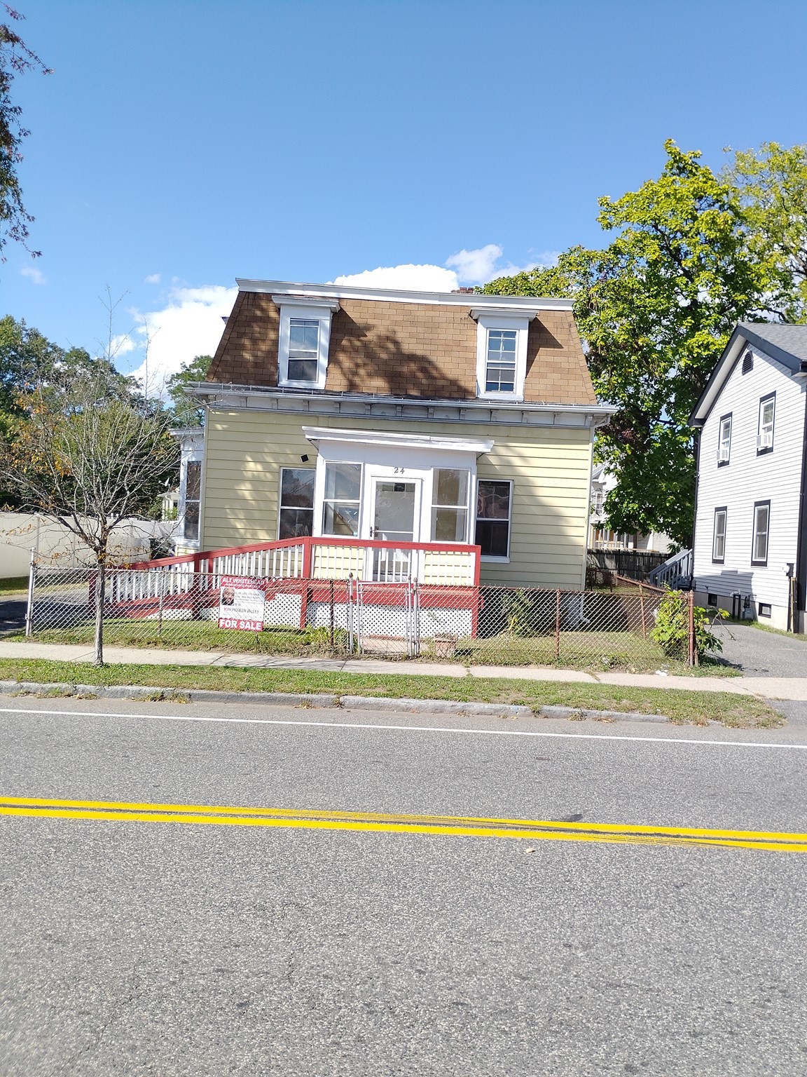 24 Bay St. — photo