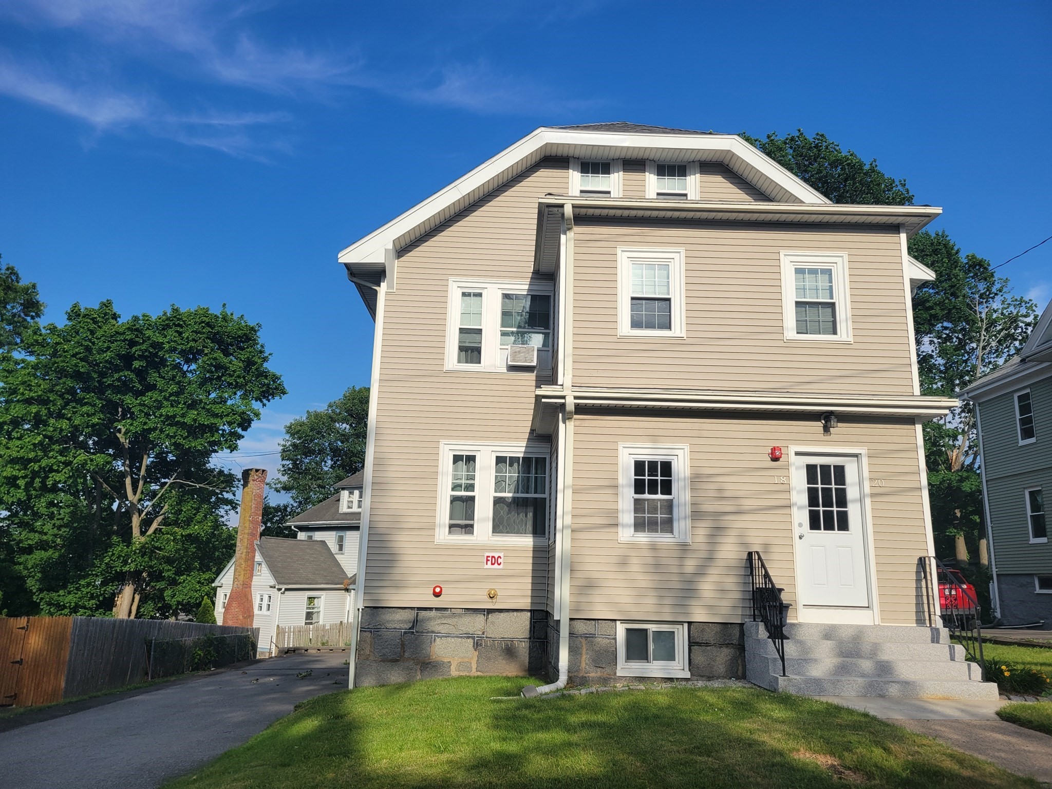18-20 Roselin Ave #2 — photo