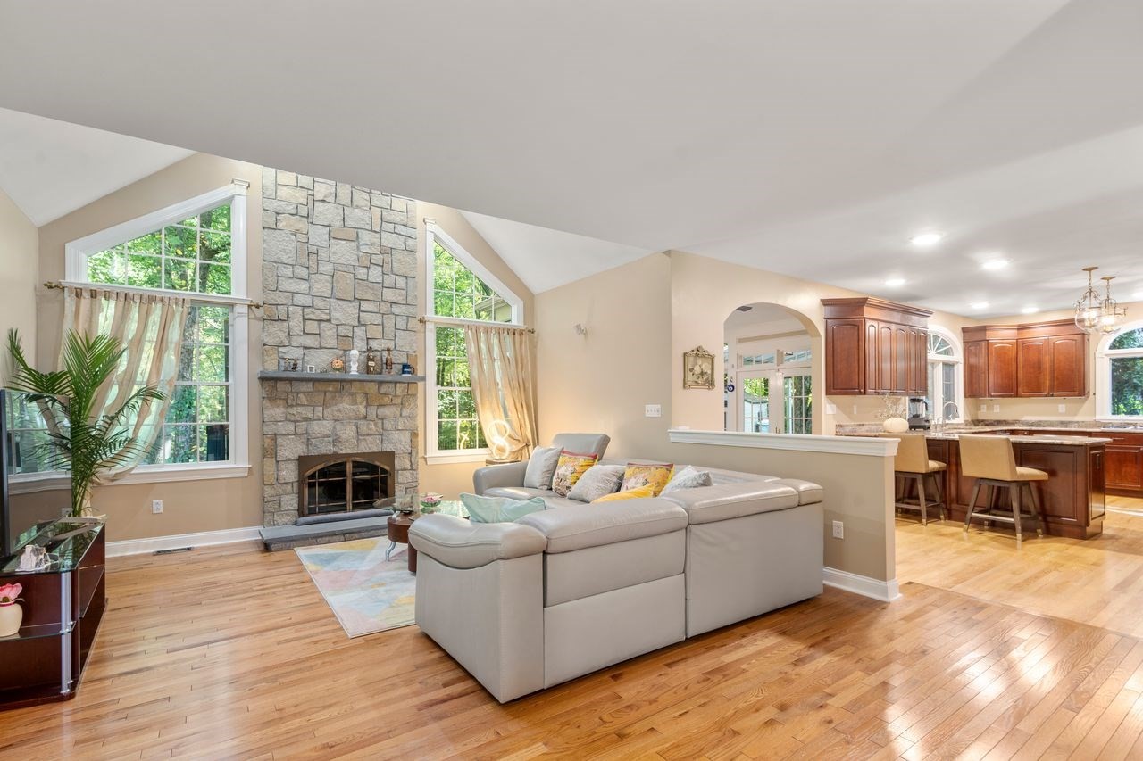 20 Fern Brook Cir — photo