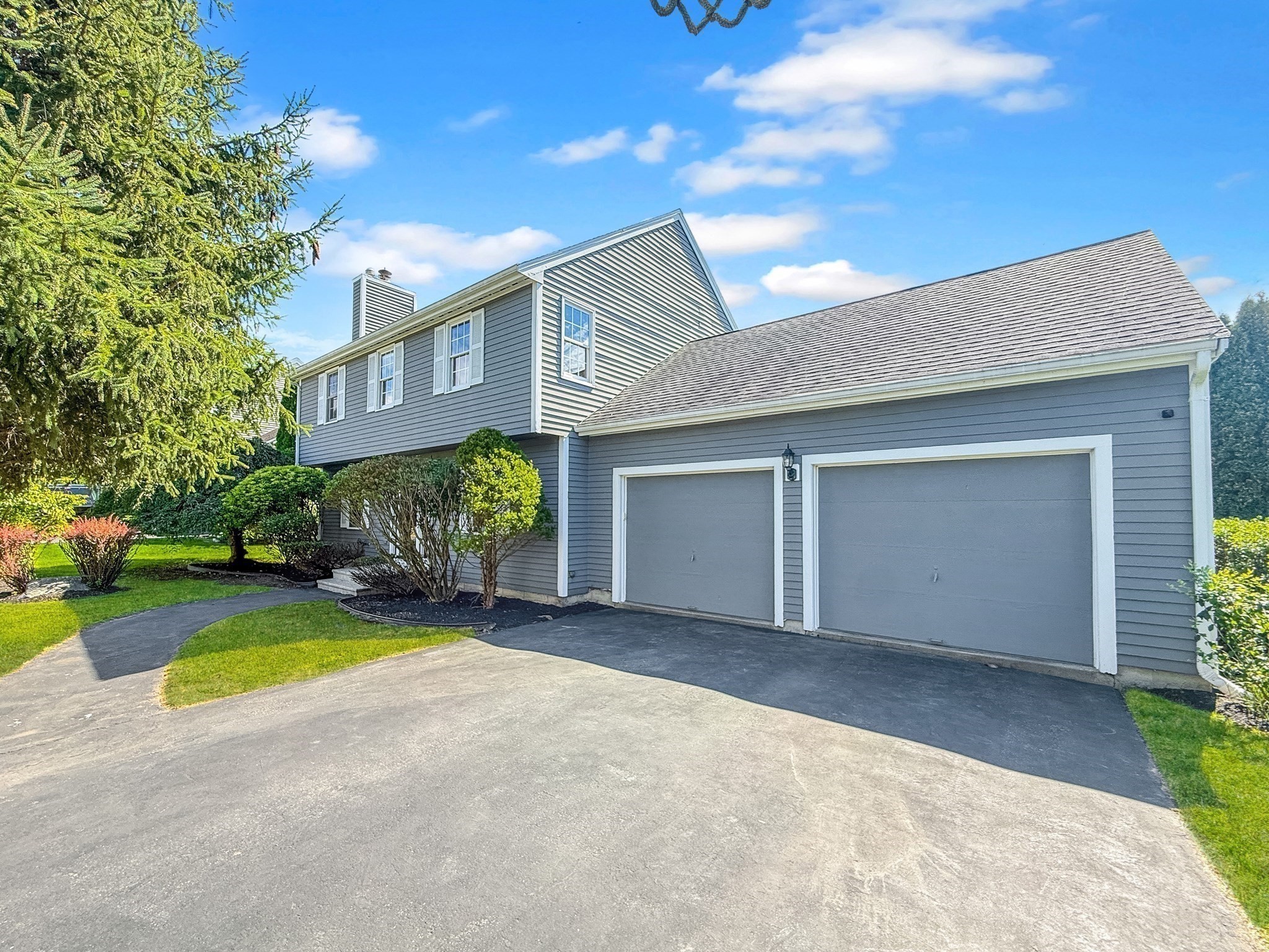 5 Swan Circle — photo
