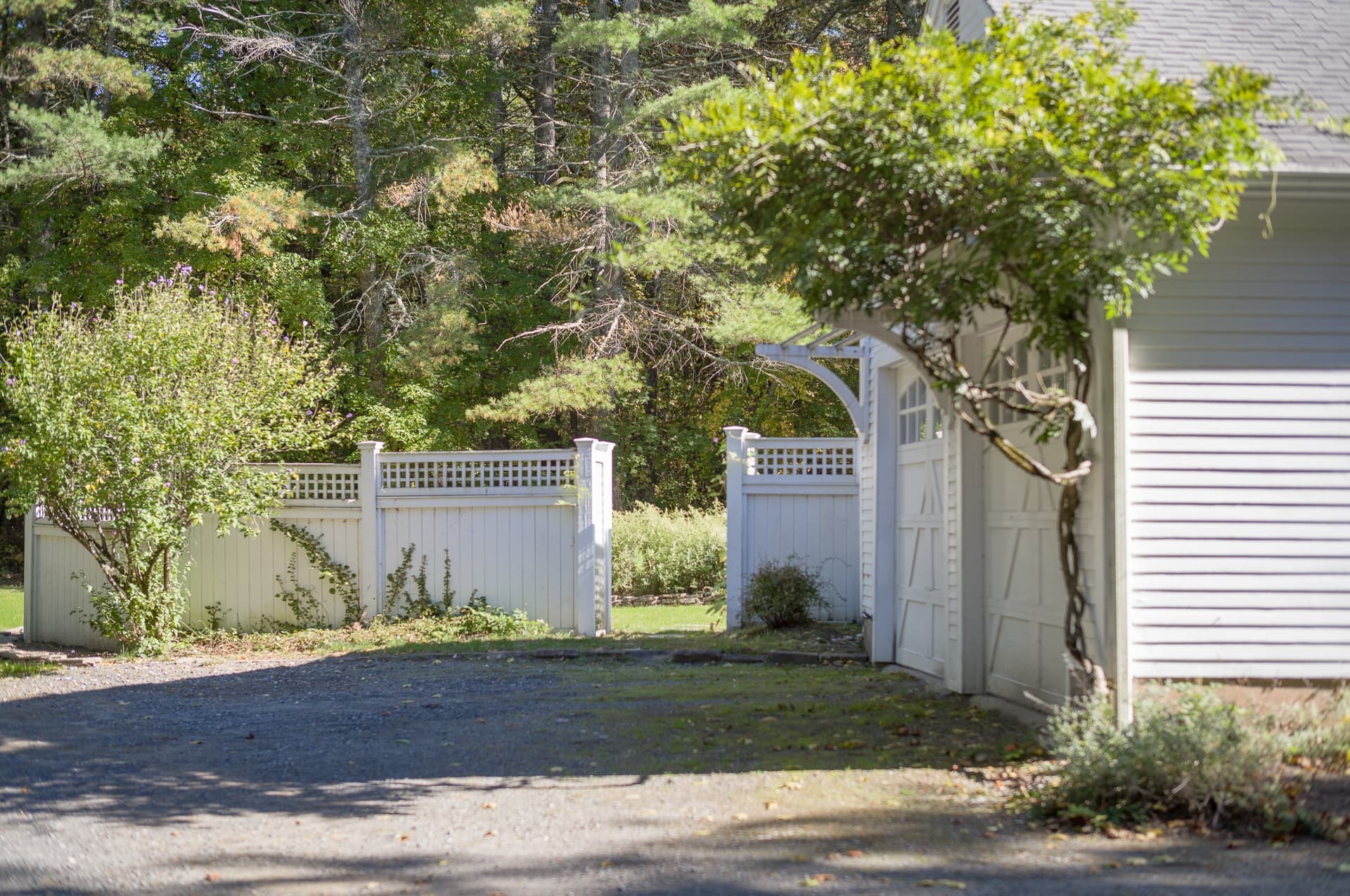 208 Dutton Road — photo