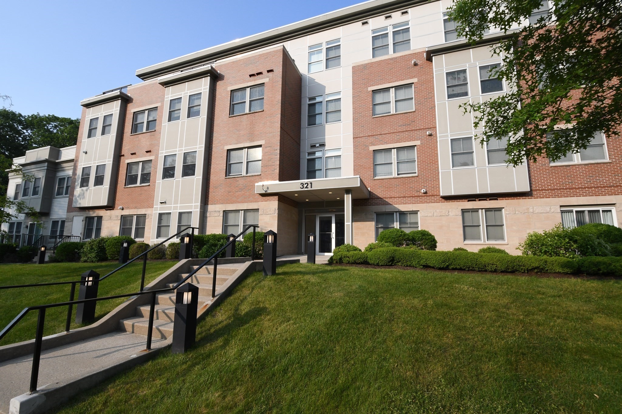321 Hammond Pond Pkwy #302 — photo