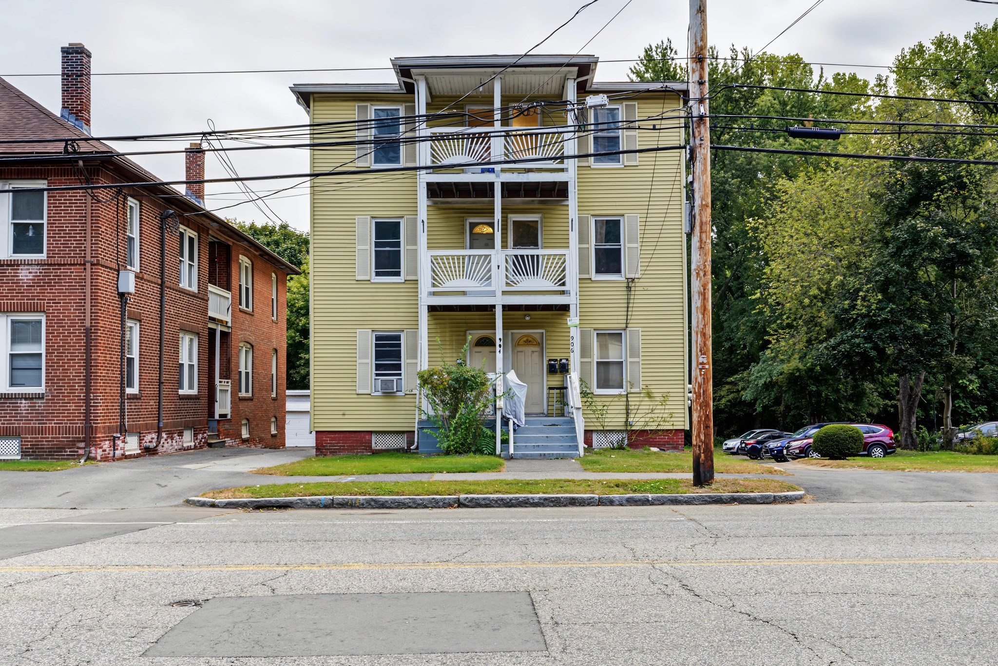 906 Main St #2 — photo