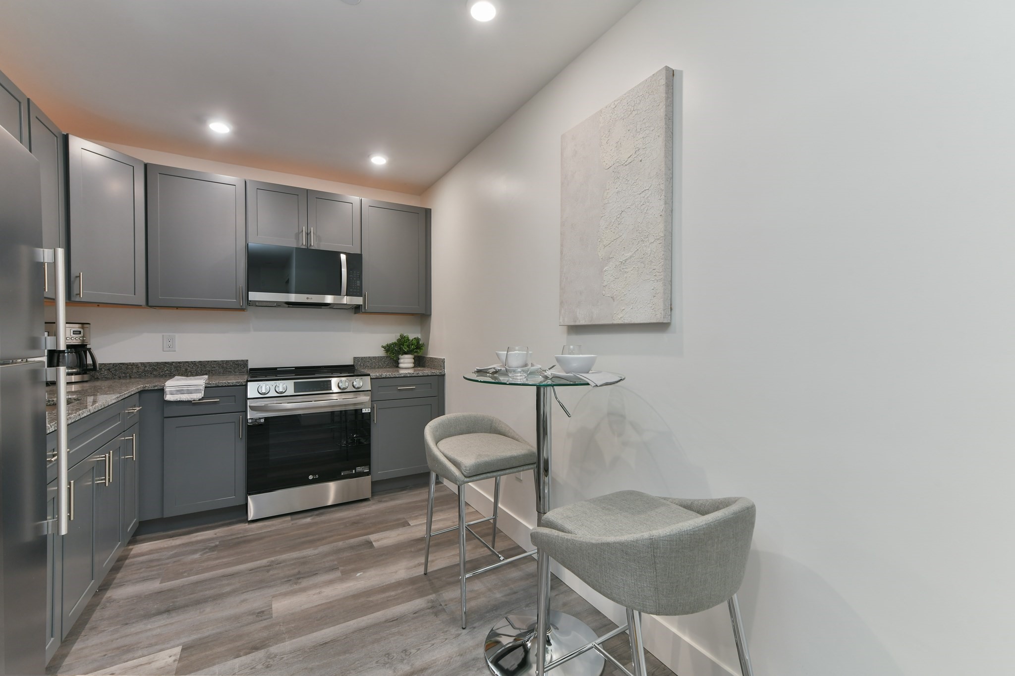 585 Essex St #410 — photo