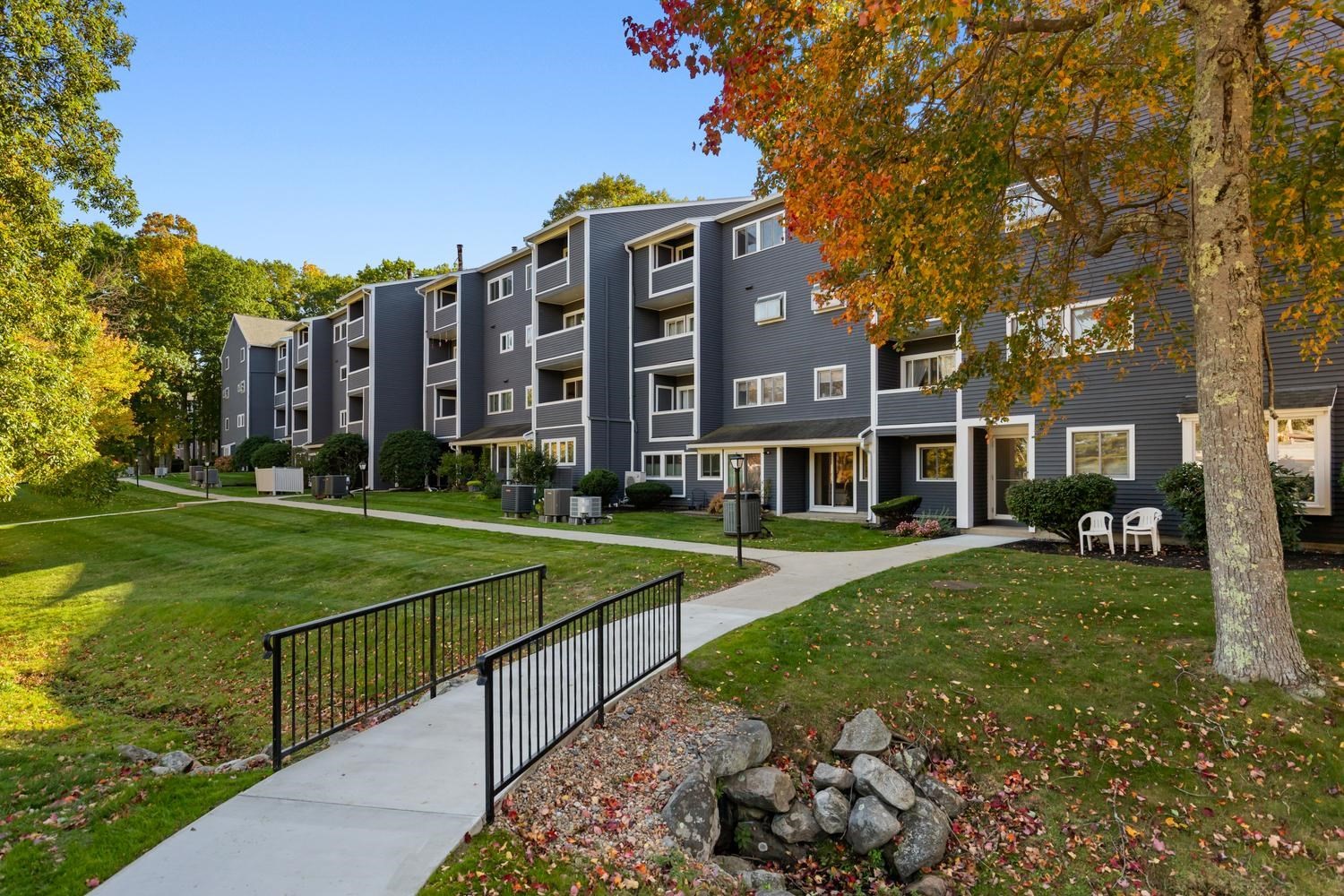 400 Colonial Dr #21 — photo