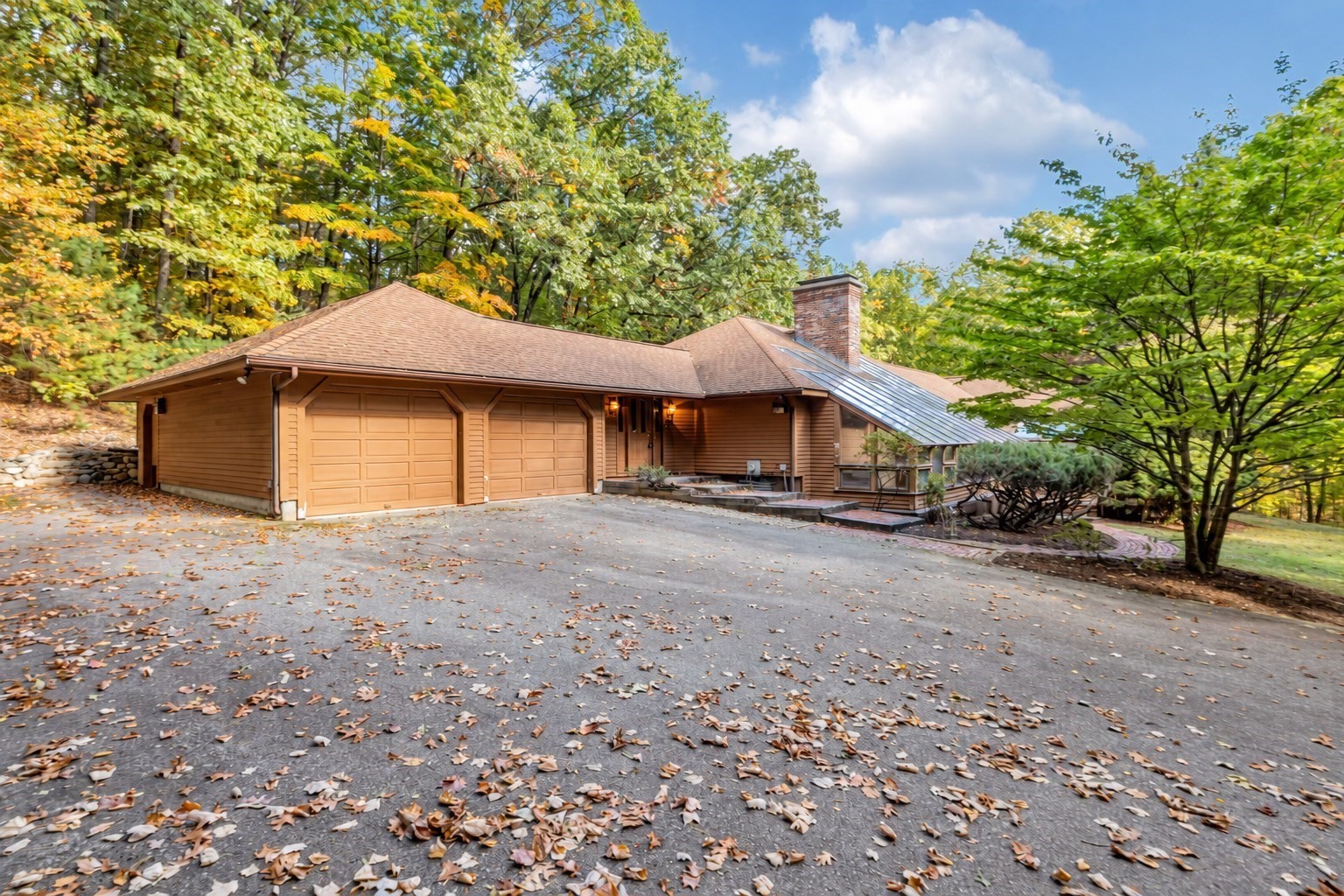 77 Woodward Ln — photo