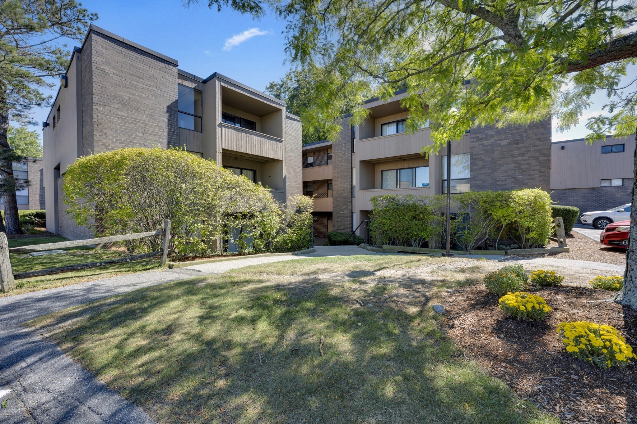 12 Shrewsbury Green Dr #C — photo
