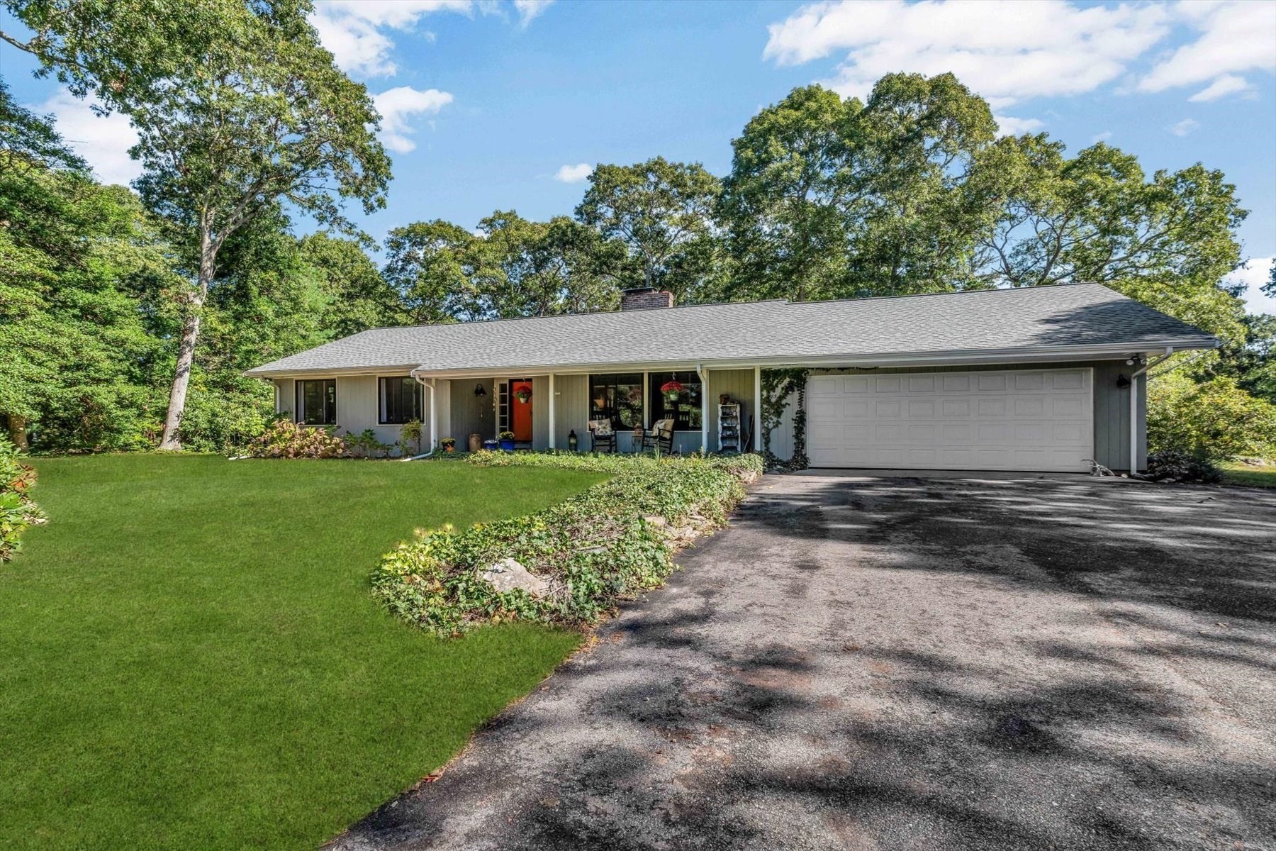 885 Shore Rd — photo