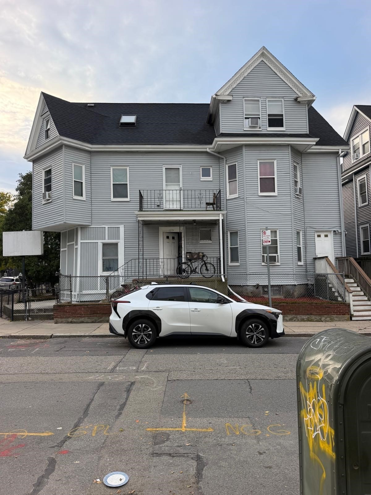 125 Lonsdale #1 — photo