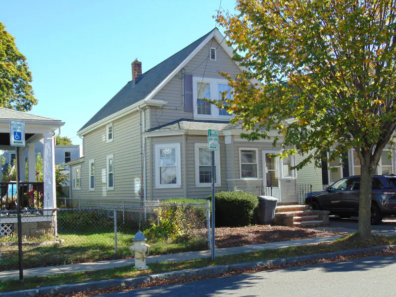 260 Newbury Ave — photo