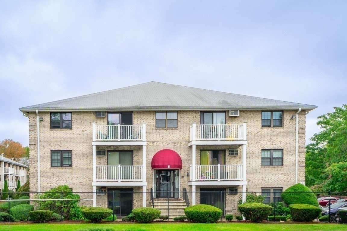 8 Kenmar Dr #64 — photo