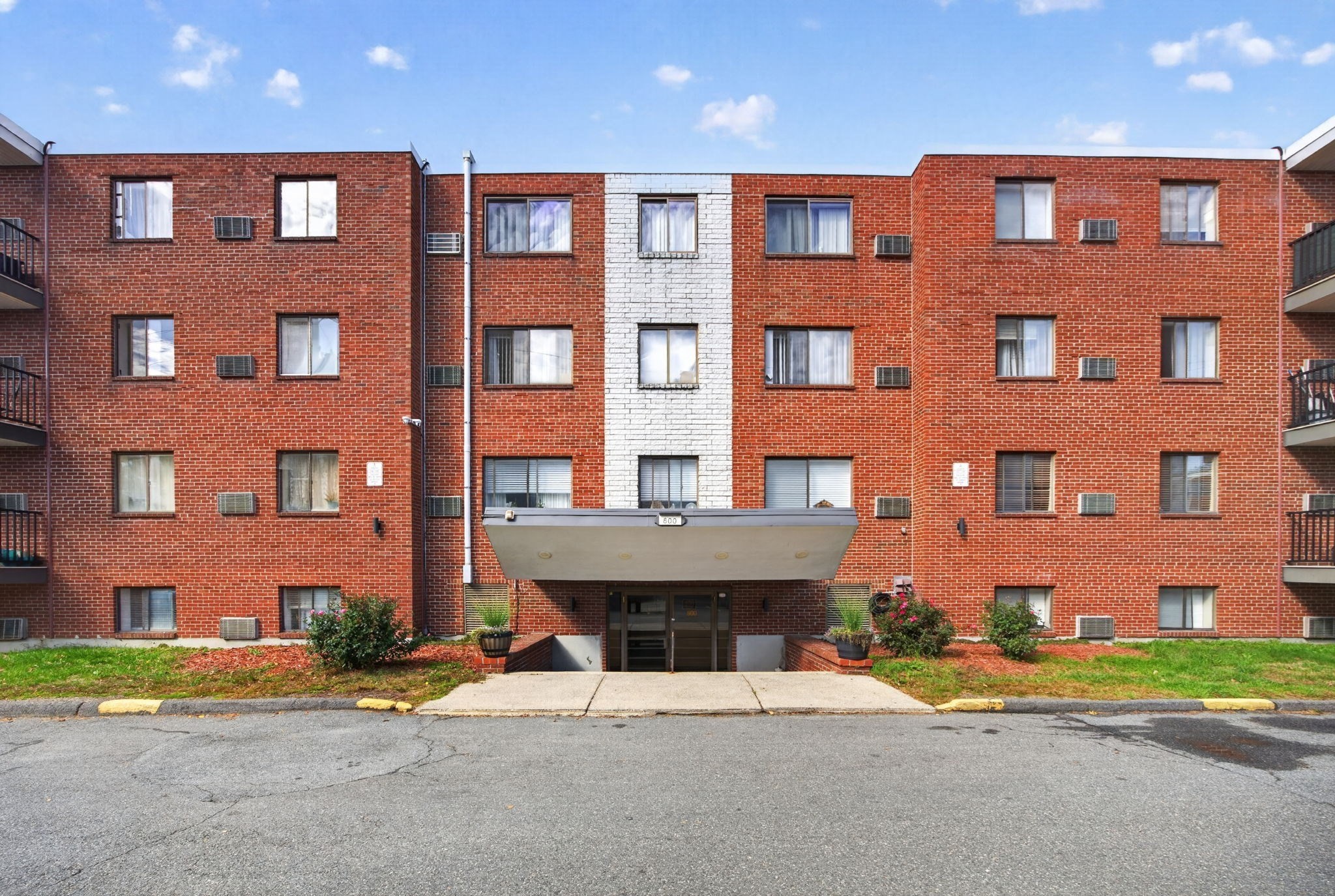 800 Governors Dr #6 — photo