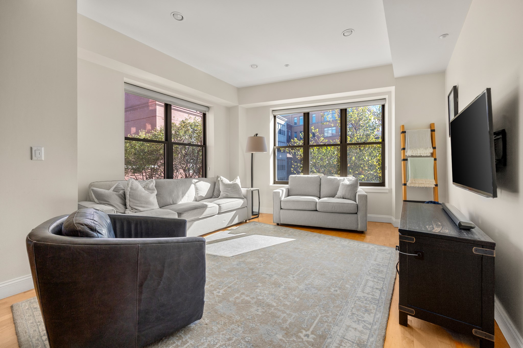 1166 Washington St #301 — photo