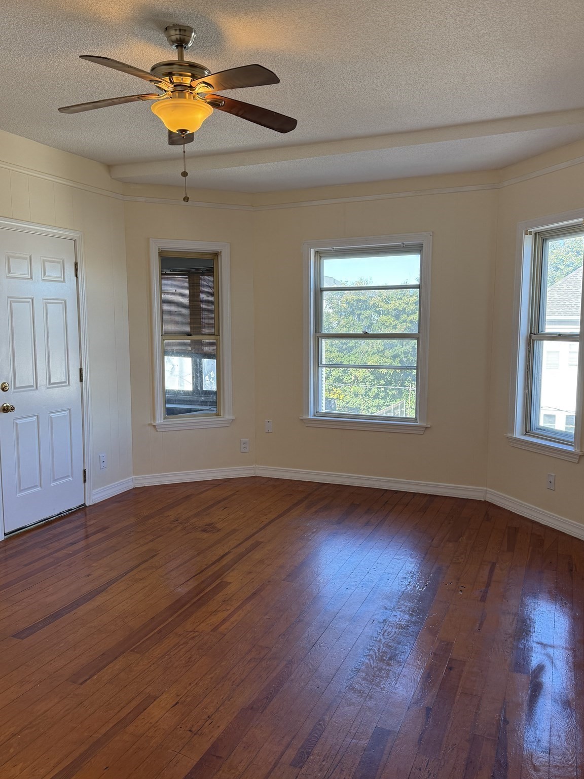 212-218 Lowell St #3W — photo