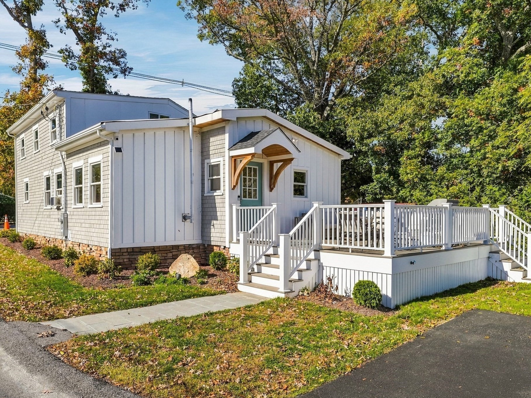 226 Sanford Rd — photo
