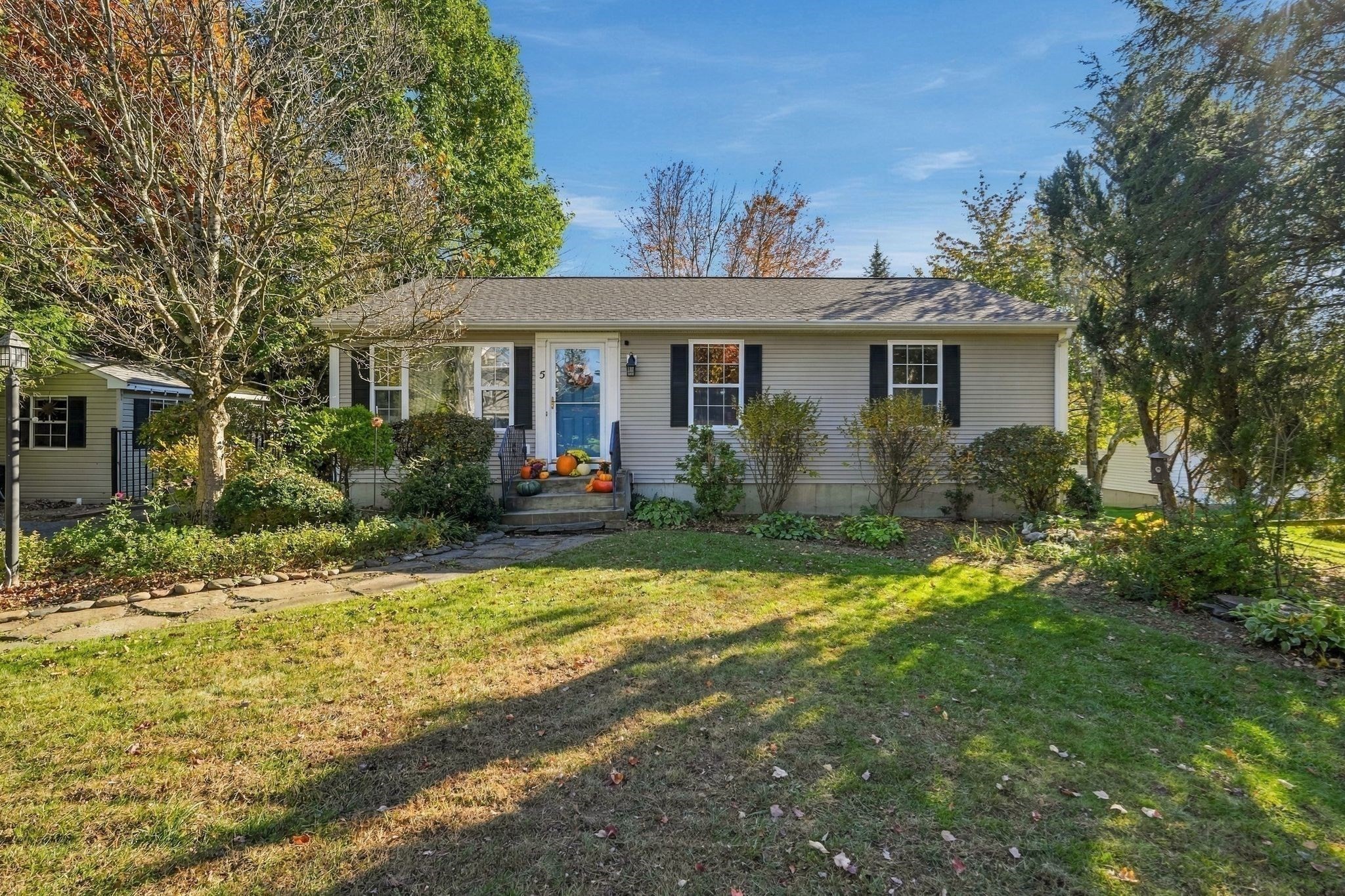 5 Maxine Cir — photo