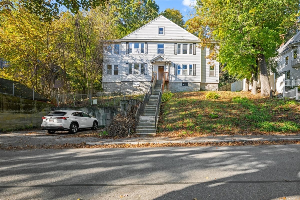15 Circuit Ave E #2R — photo