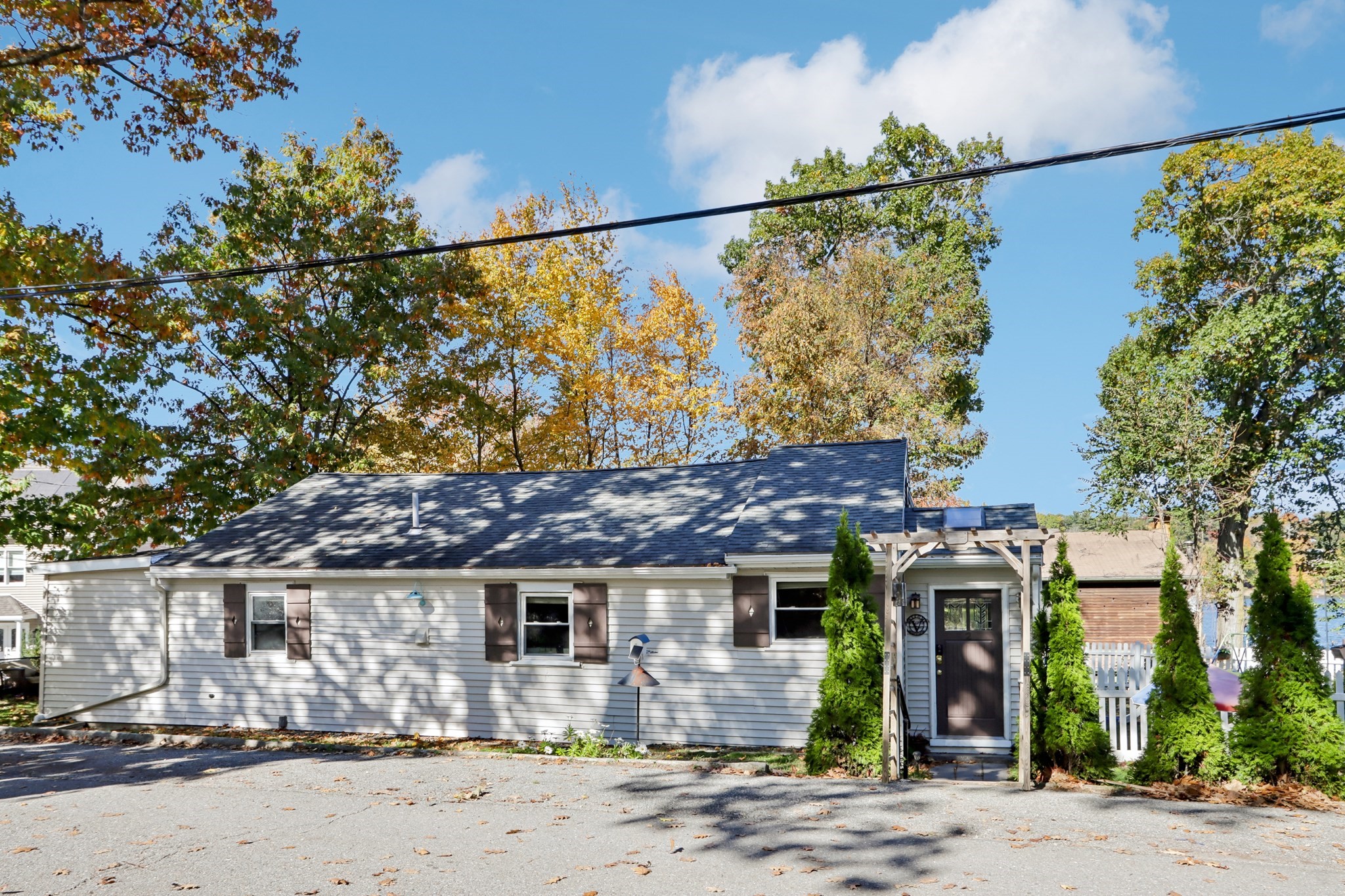 2 Lakeview Dr — photo