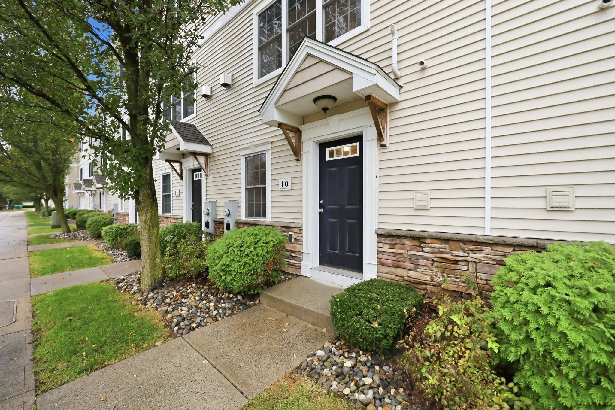 10 Regency Ct #10 — photo