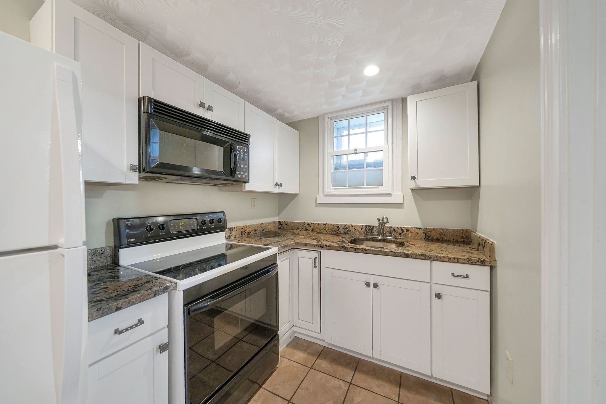 186 John St Bsmt-N — photo