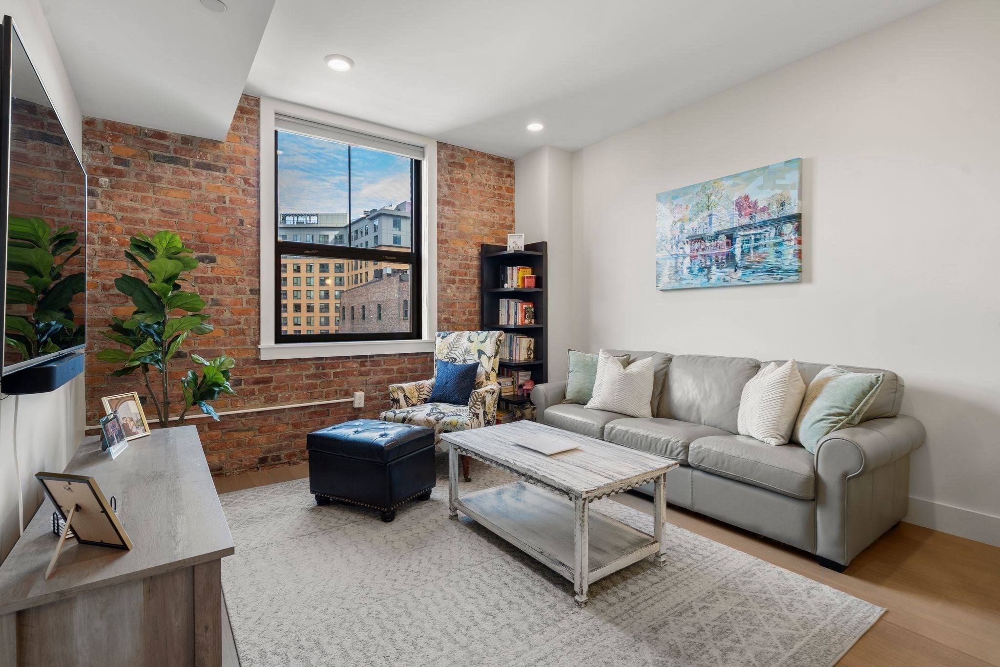 121 Portland St #603 — photo