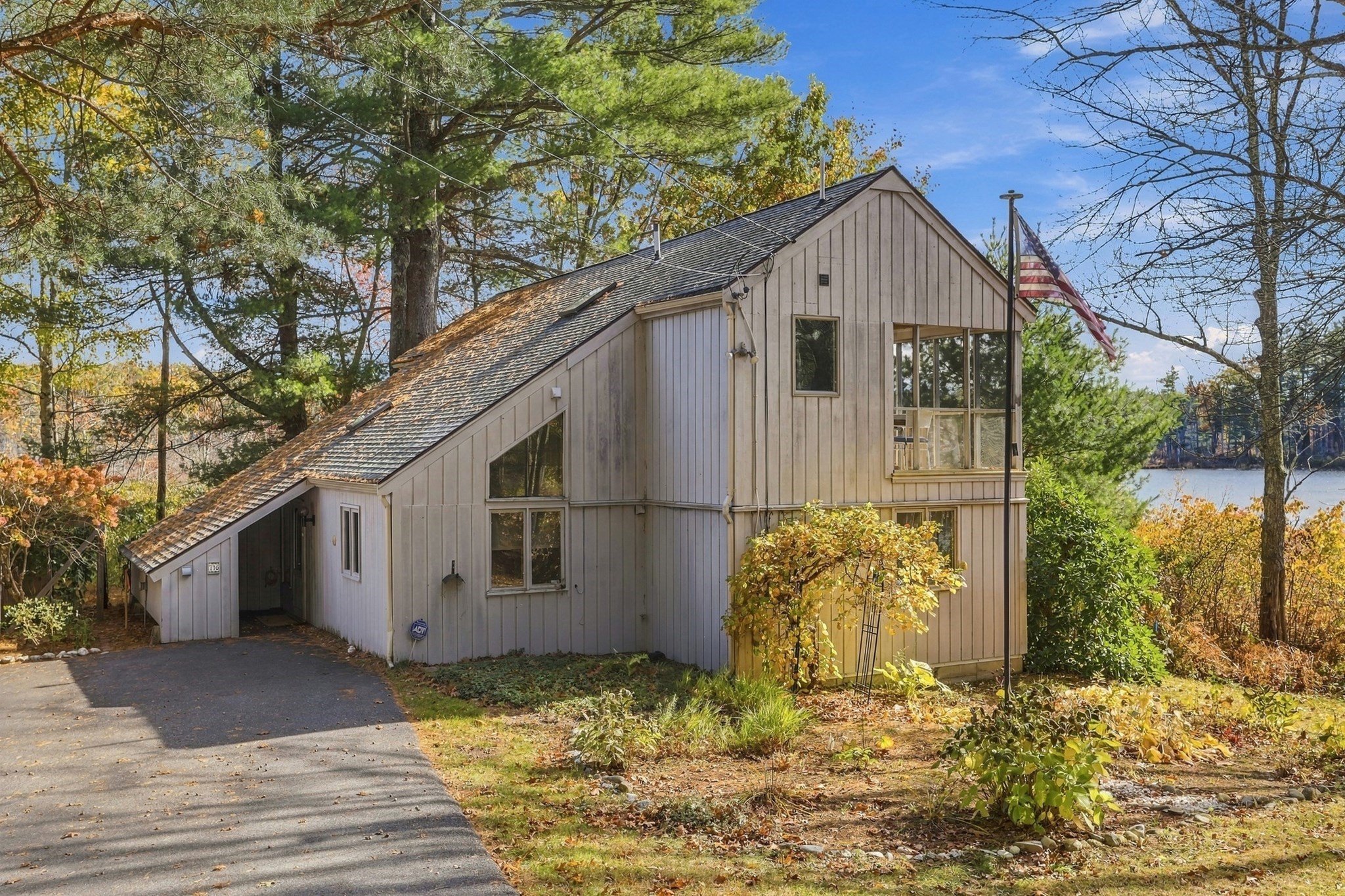 716 Martins Pond Rd — photo