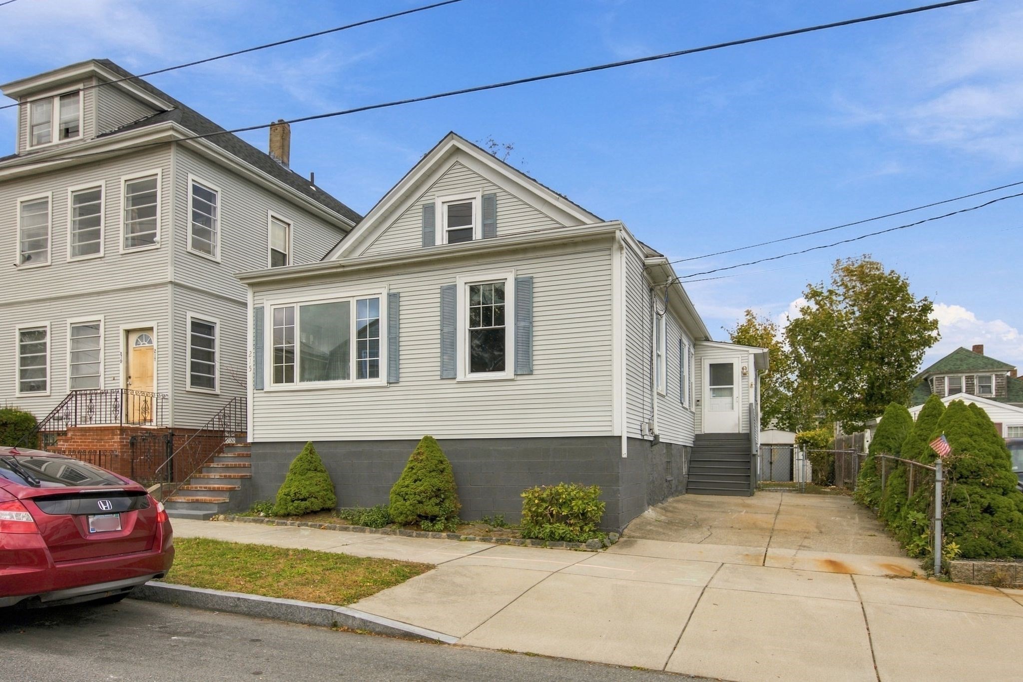 215 Clifford St — photo