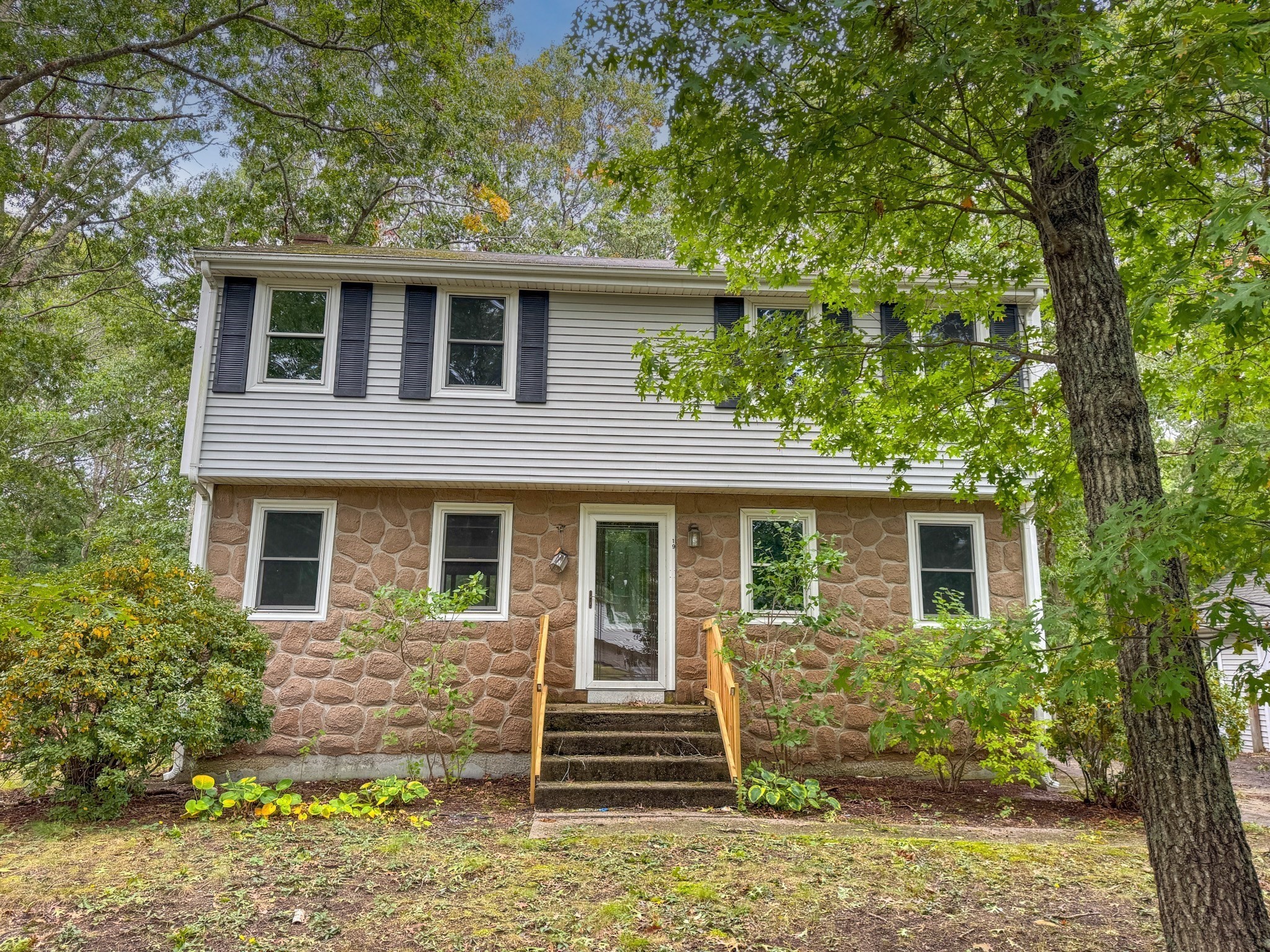 19 Montgomery Dr — photo