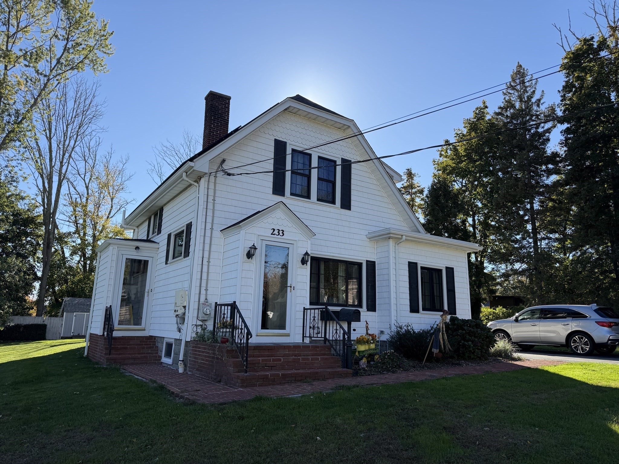 233 Gifford Ave — photo