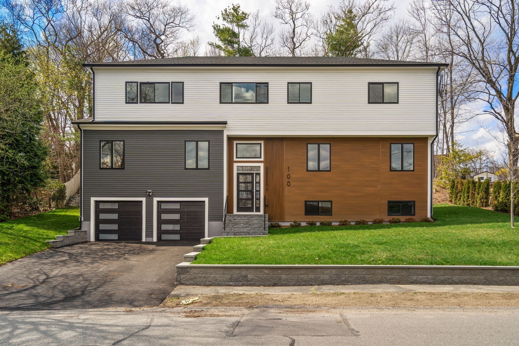 100 Woodbine Cir — photo