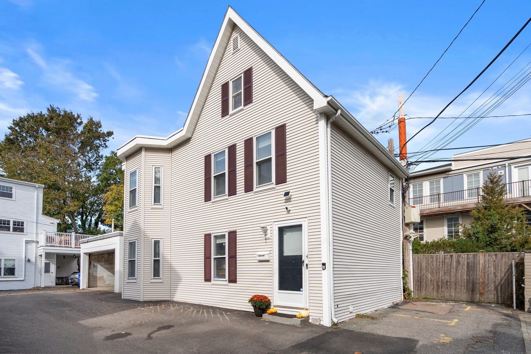 4 Dean Way — photo