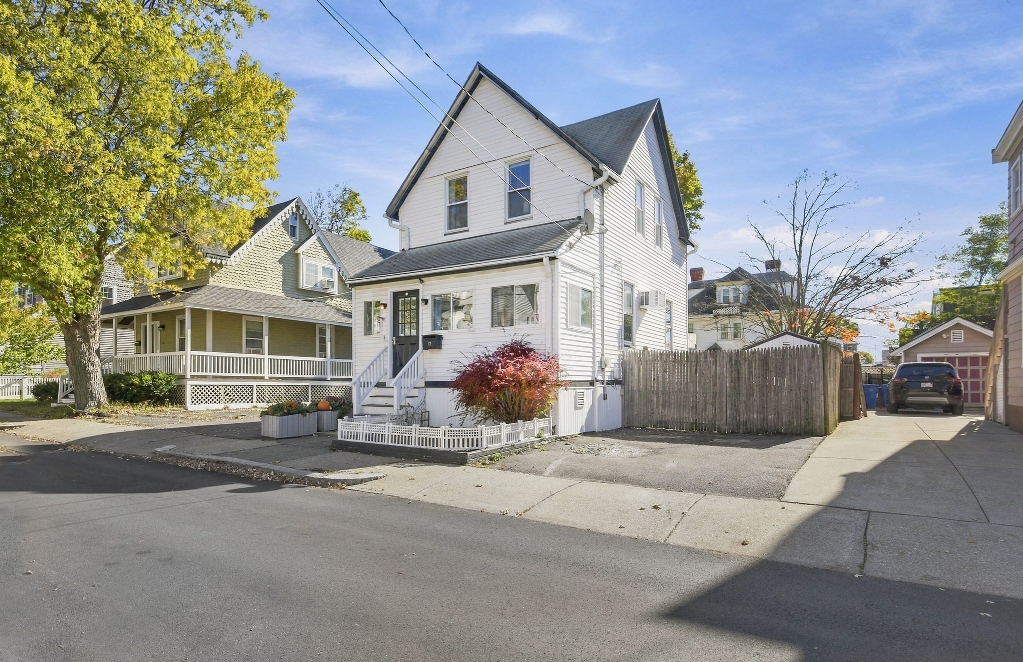 17 Hawthorn Ave — photo