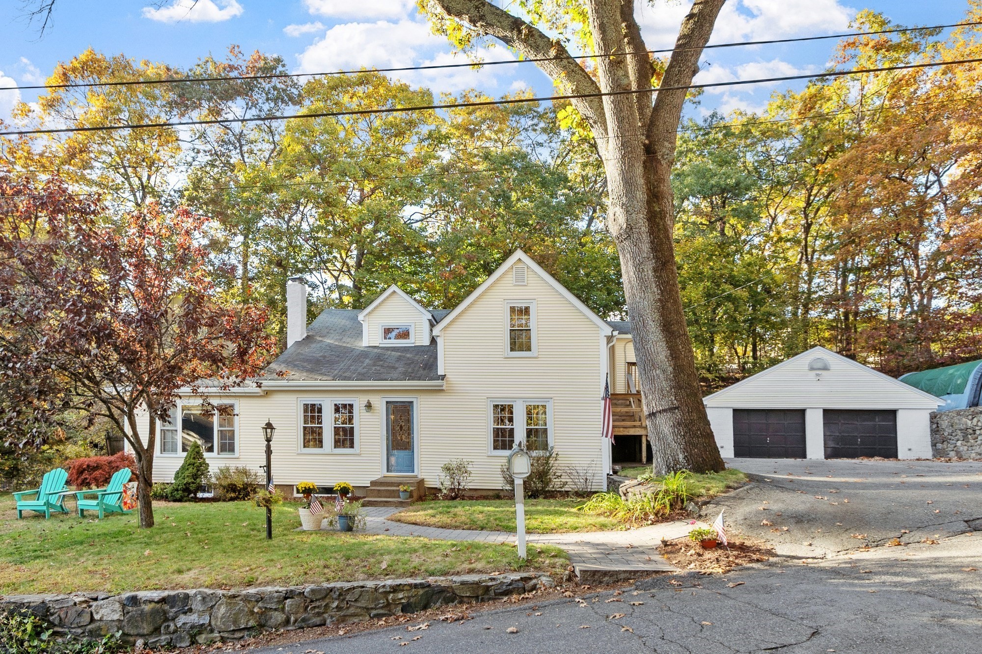 262 Lakeshore Drive — photo