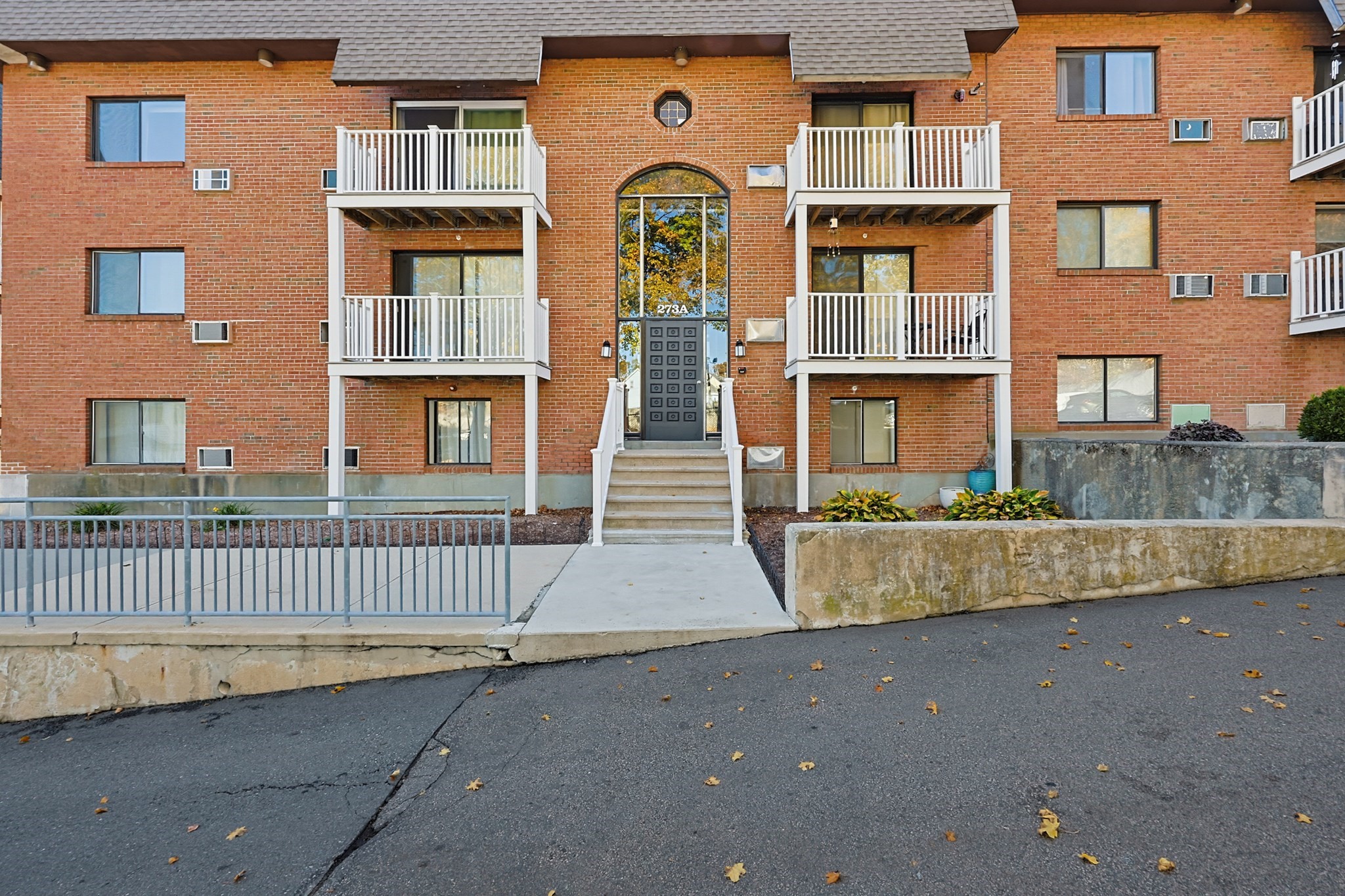 273 W Main St #a11 — photo